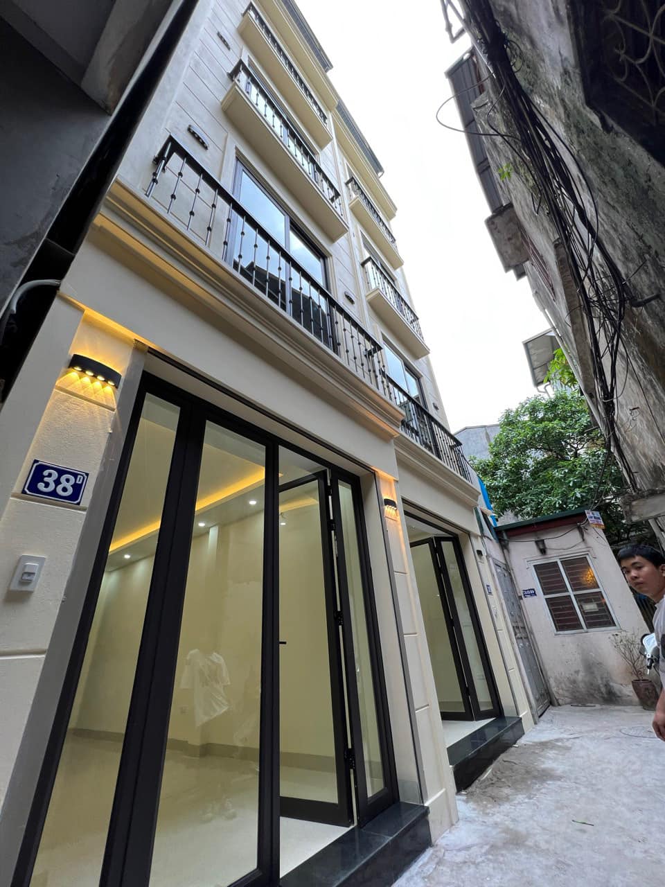 TRÀN KHÁT CHÂN - GẦN Ô TÔ NGÕ BA GÁC -THOÁNG TRƯỚC SAU -NGÕ THÔNG TỨA TUNG -NHÀ ĐẸP VỀ Ở LUÔN.