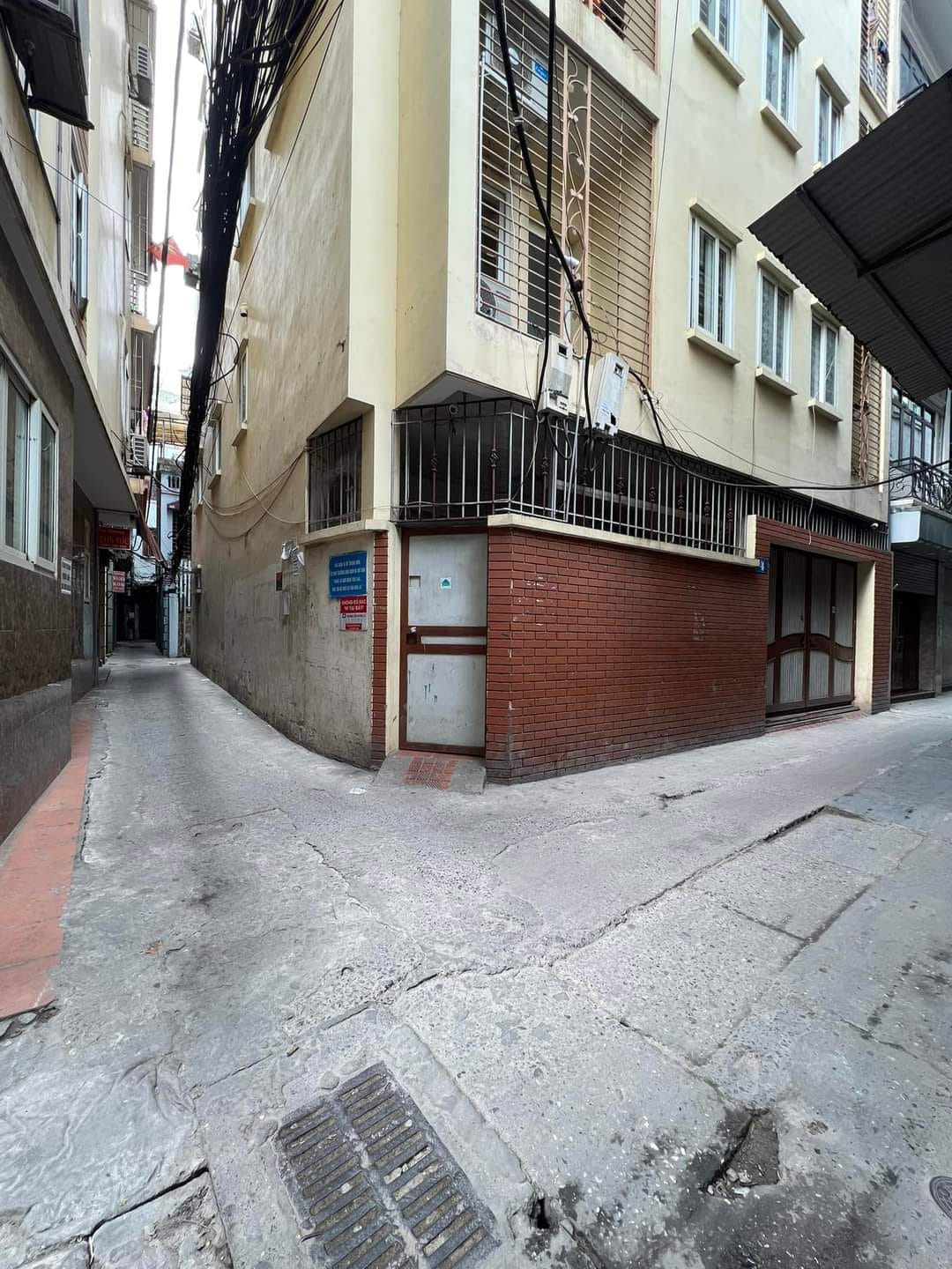 Bán nhà Ngõ 376 Khương Đình, sát phố, ô tô đỗ cửa, sổ đỏ đẹp, 40m*5T, giá chào 4.85 tỷ.