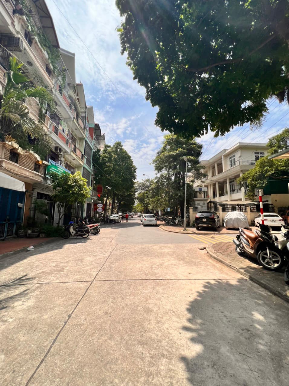 Bán nhà đẹp Nguyễn Cơ Thạch 105m2, 4 tầng, MT 18m, Lô góc – vỉa hè kinh doanh, giá 21,5 tỷ