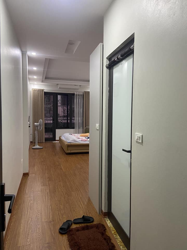 Bán nhà 83m2 phố Nguyễn Văn Cừ, Long Biên Gara Ô tô đua Thang máy XỊN Nội thất VIP 10.3 Tỷ