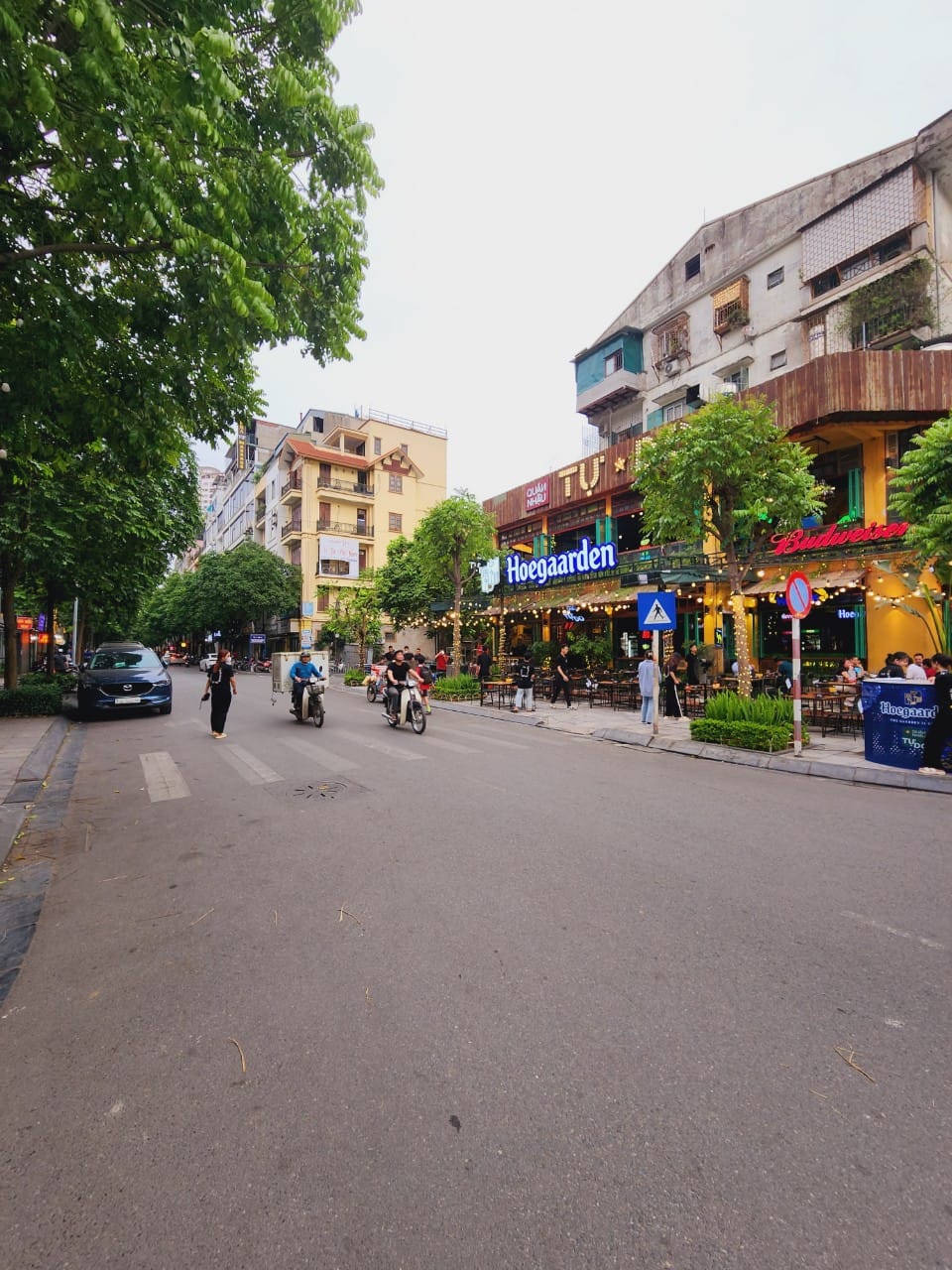 PHÂN LÔ NGUYỄN VĂN HUYÊN CẦU GIẤY ĐƯỜNG 8M HÈ 2M GARA VĂN PHÒNG 85M MT 5.8M 21.5 TỶ.