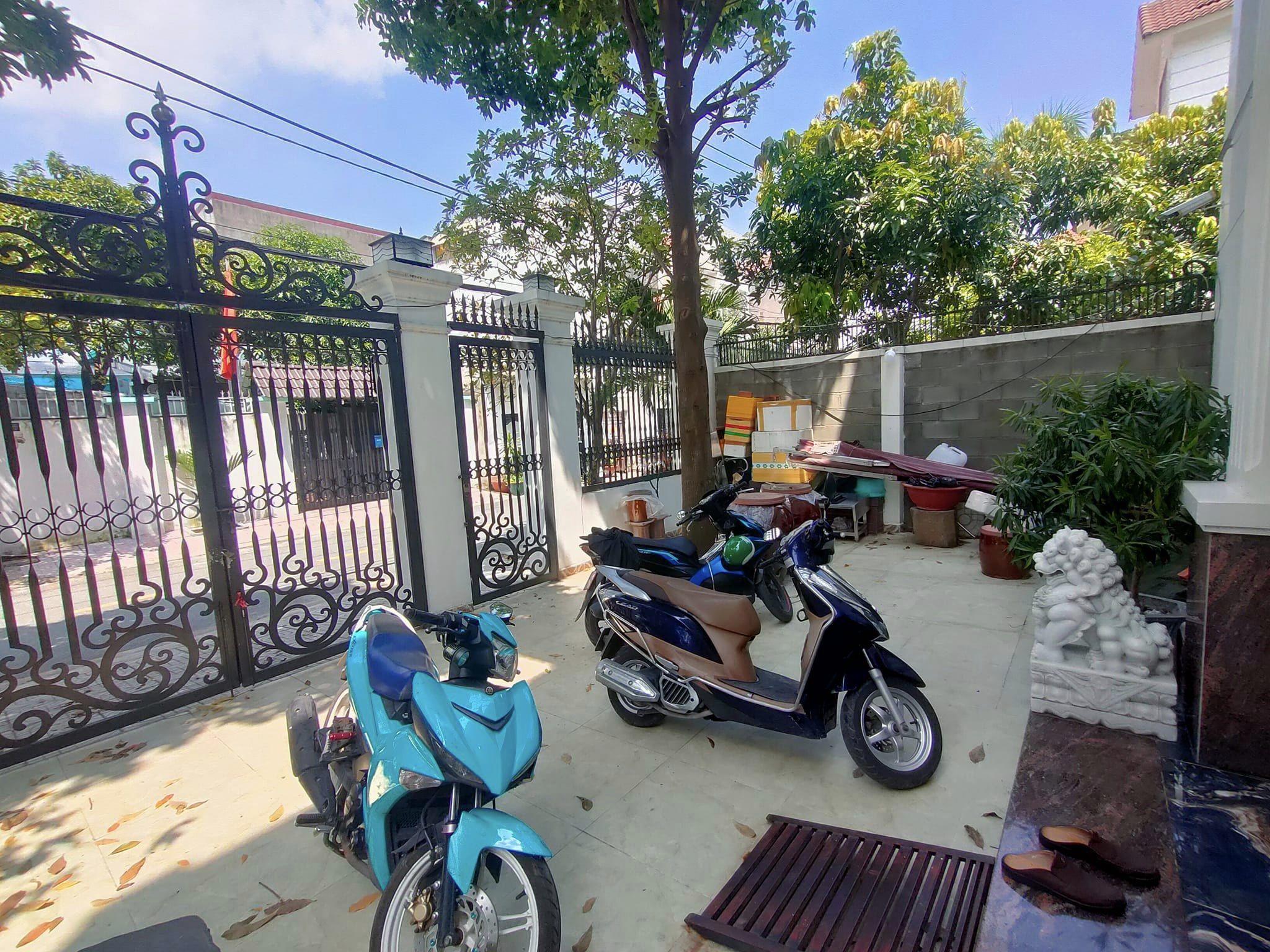 Siêu Phẩm Biệt Thự Đơn Lập 10x25m, 4T Gần Giga Mall Phạm Văn Đồng, Khu Vip Dành Chỉ Dành Cho Người Giàu