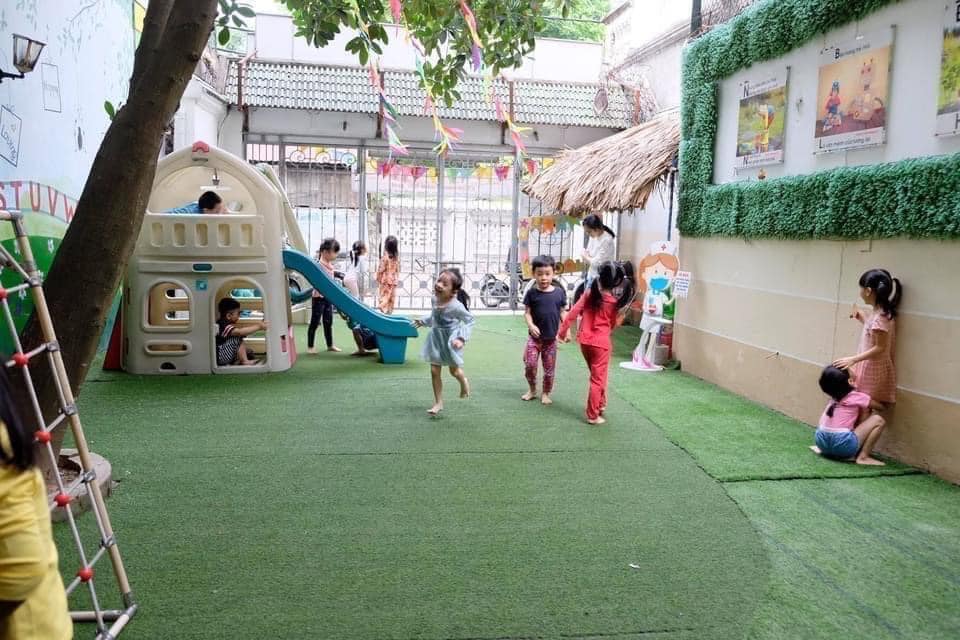 Bán nhà phố Đội Cấn ô tô ra vào thuận tiện diện tích 209m2x4 tầng chỉ 133 triệu/m2.