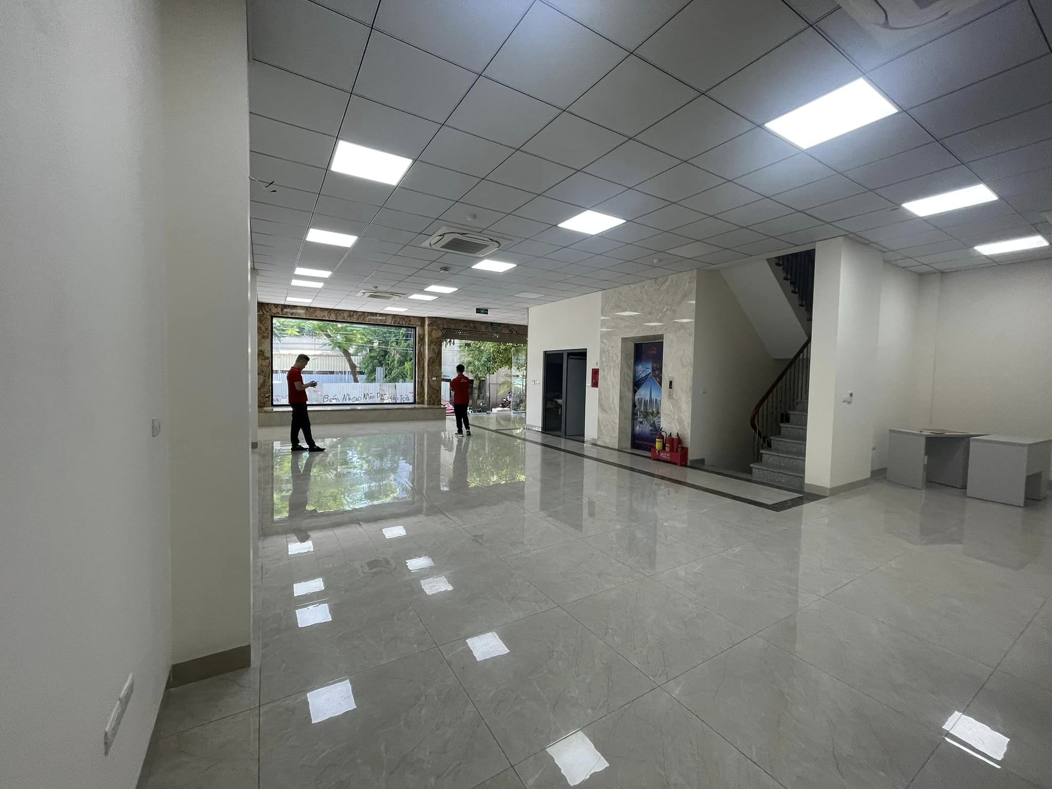 Bán nhà MP gần Ngã Tư Sở 160m2, 9 tầng kinh doanh, mt 8.2m, cho thuê 250tr/ th, giá 67 tỷ.