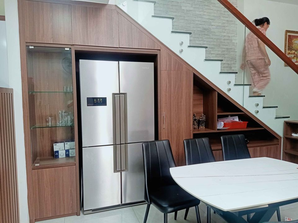 NHÀ CỰC ĐẸP , ĐẦY ĐỦ CÔNG NĂNG ; 10m RA PHỐ, SỔ NỞ HẬU.