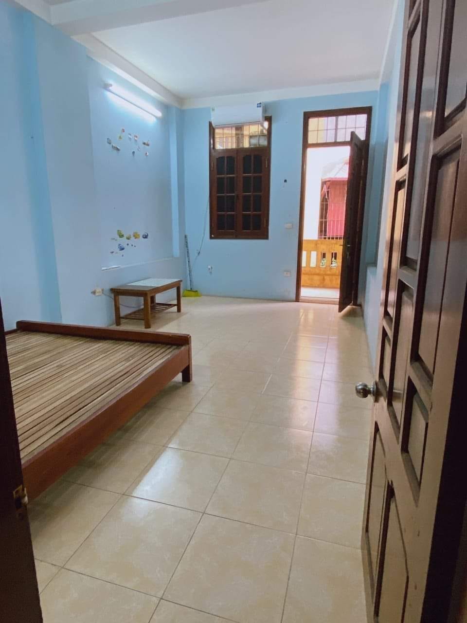 CỰC HIẾM, Bán nhà Cầu Giấy 35m2, 5 tầng Ngõ nông thoáng 2 thoáng giá chỉ 4 tỷ.