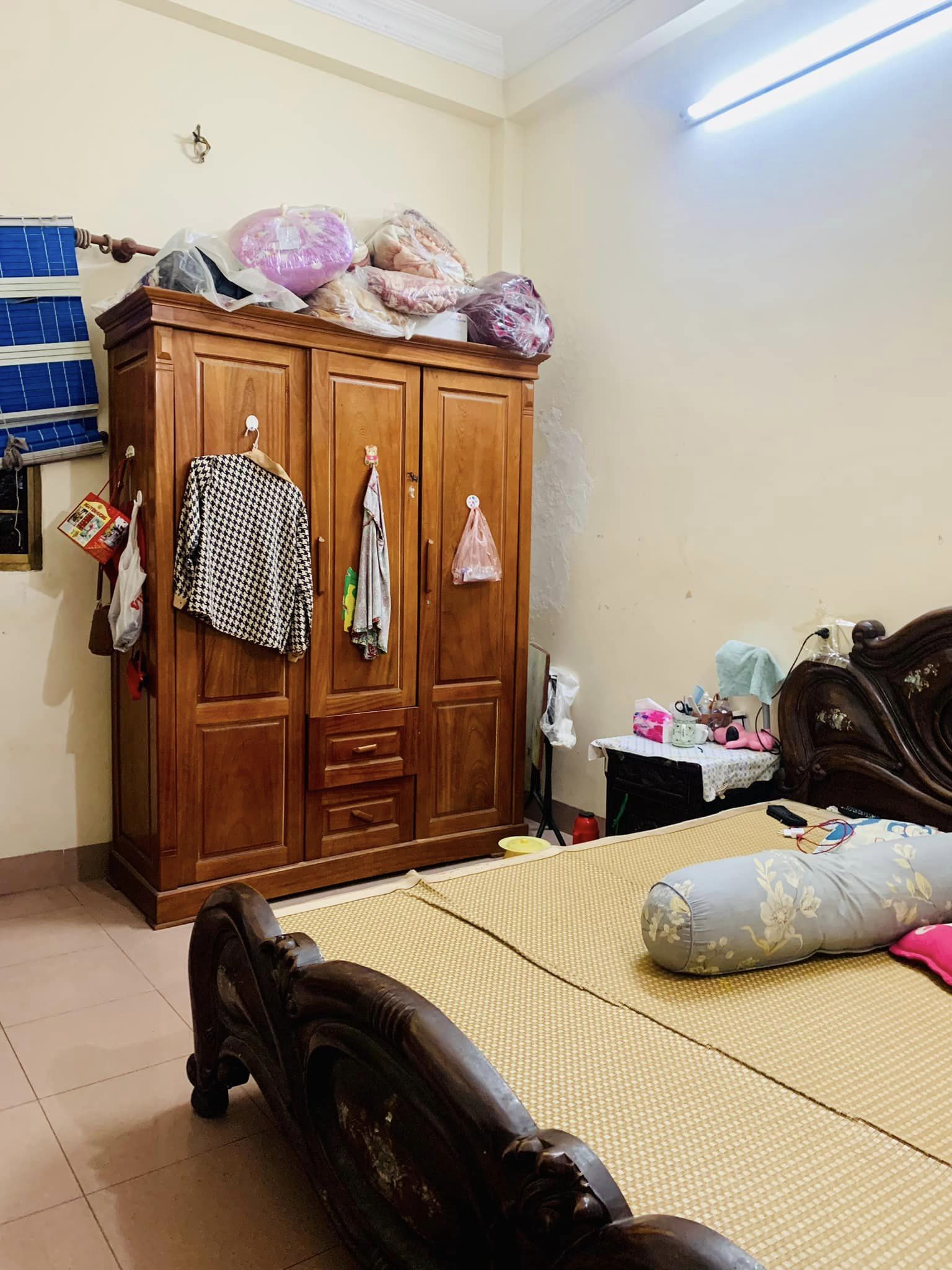 Bán nhà 82m2 phố Nguyễn Văn Cừ, Long Biên Gara Ô tô đua Vỉa hè Kinh doanh Giá 4.9 Tỷ