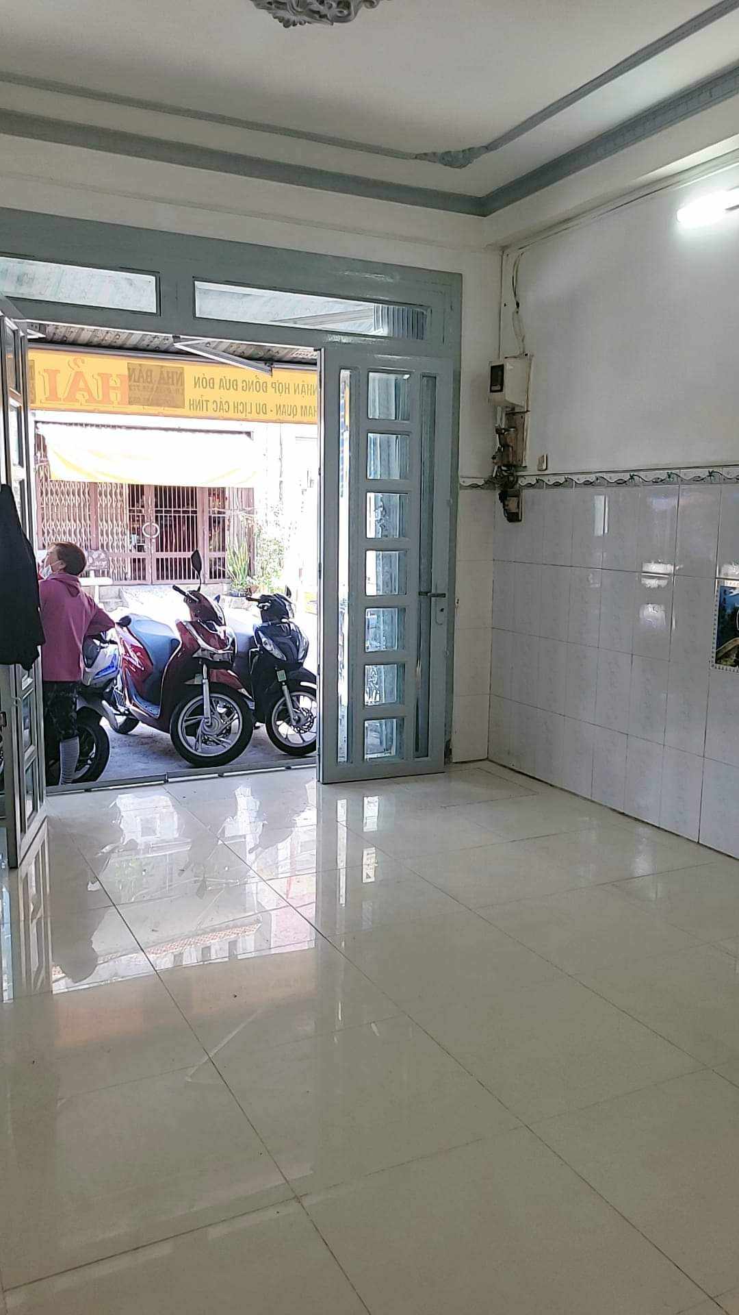 Giảm 1tỷ,Bán Rẻ Nhà Hẻm 4m Lạc Long Quân P.8 Tân Bình Giáp Q.10,26m2,2 tầng Nhỉnh 2tỷ.