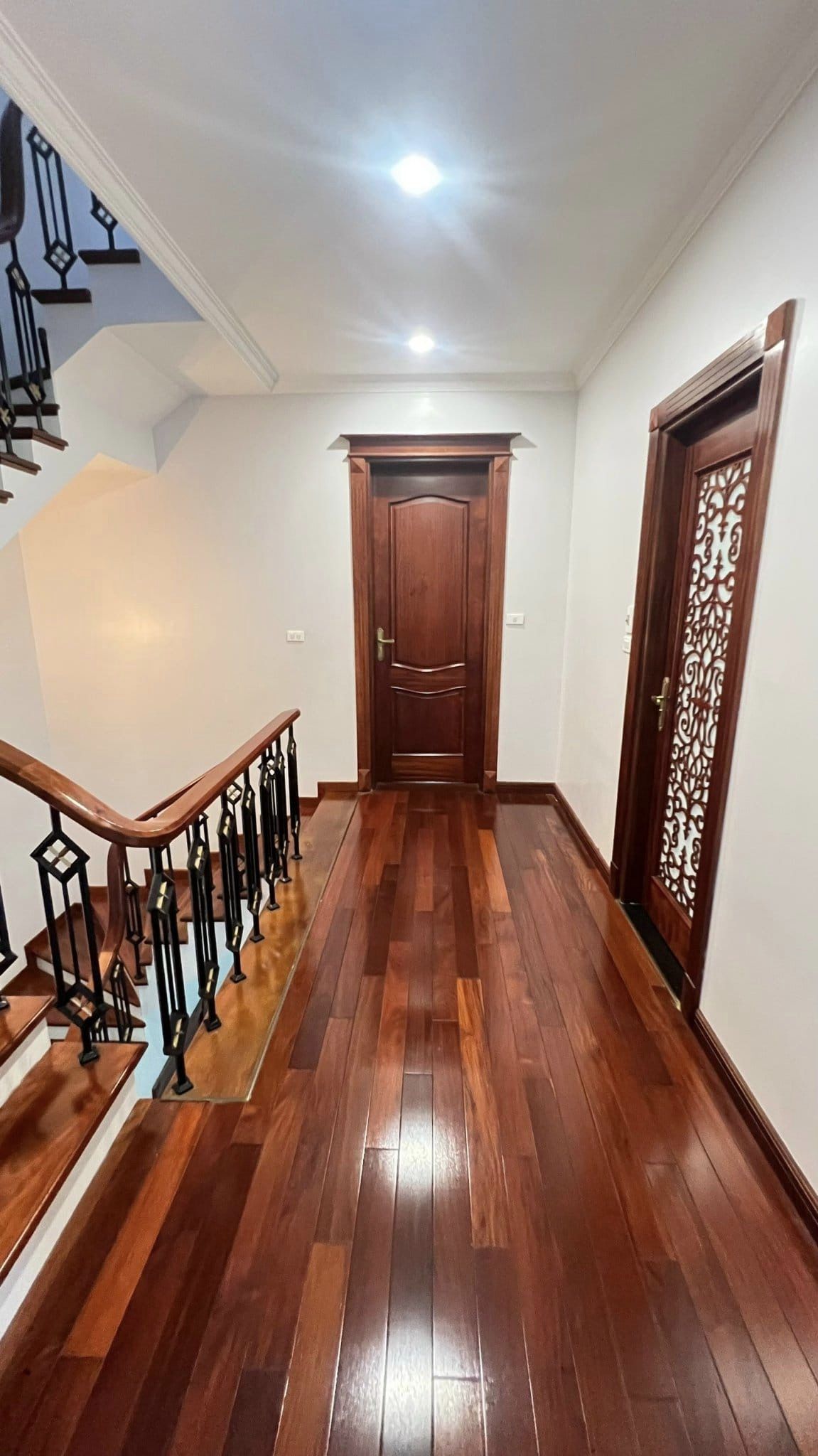 Bán nhà 73m2 Mặt phố Vũ Miên, Mặt Hồ Tây Gara Ô tô tránh Vỉa hè rộng Kinh doanh vô địch 40.1 Tỷ.