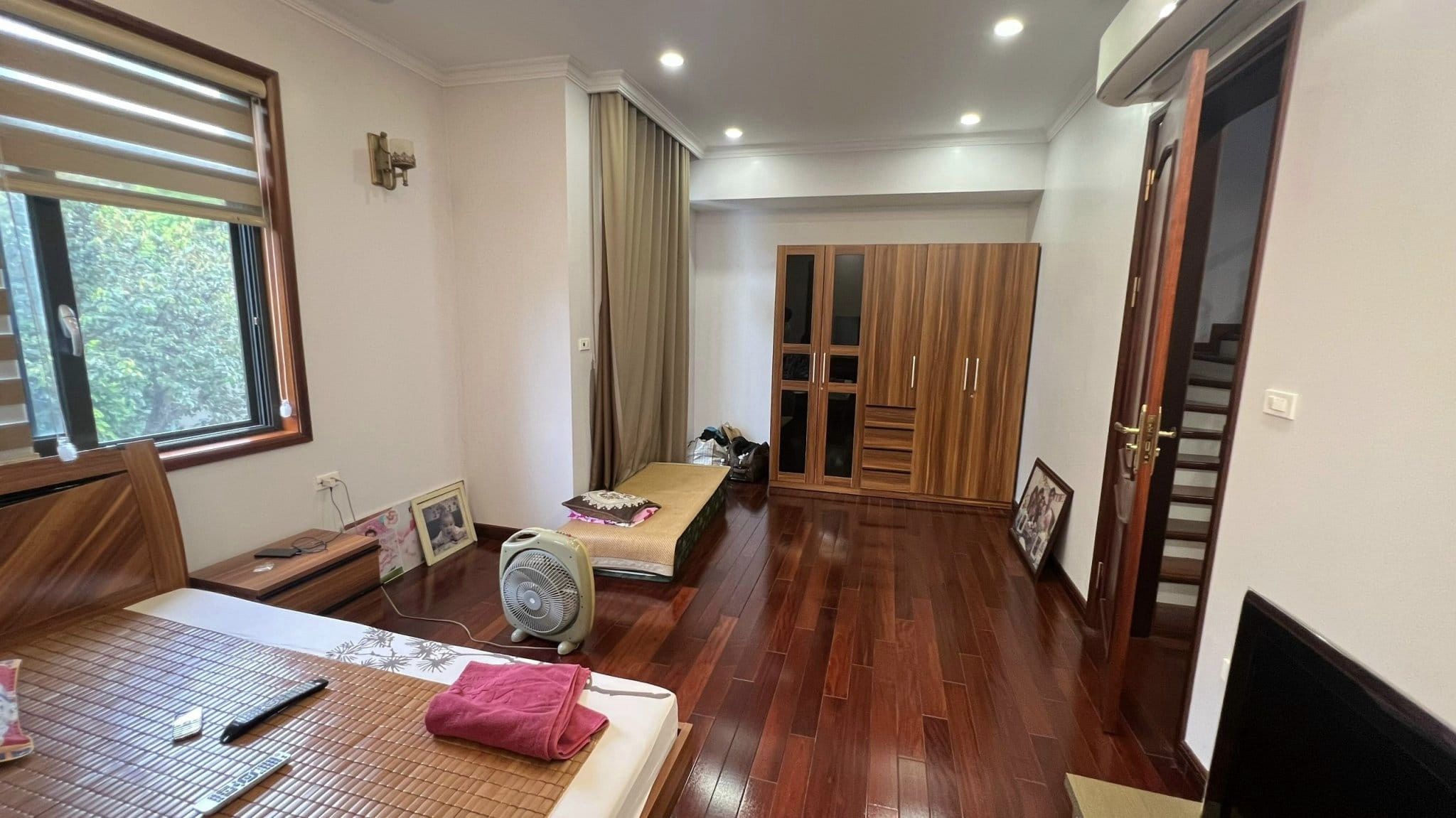 Bán nhà 72m2 Mặt phố Vũ Miên, Mặt Hồ Tây Gara Ô tô 2 Vỉa hè Kinh doanh vô địch 40.3 Tỷ.