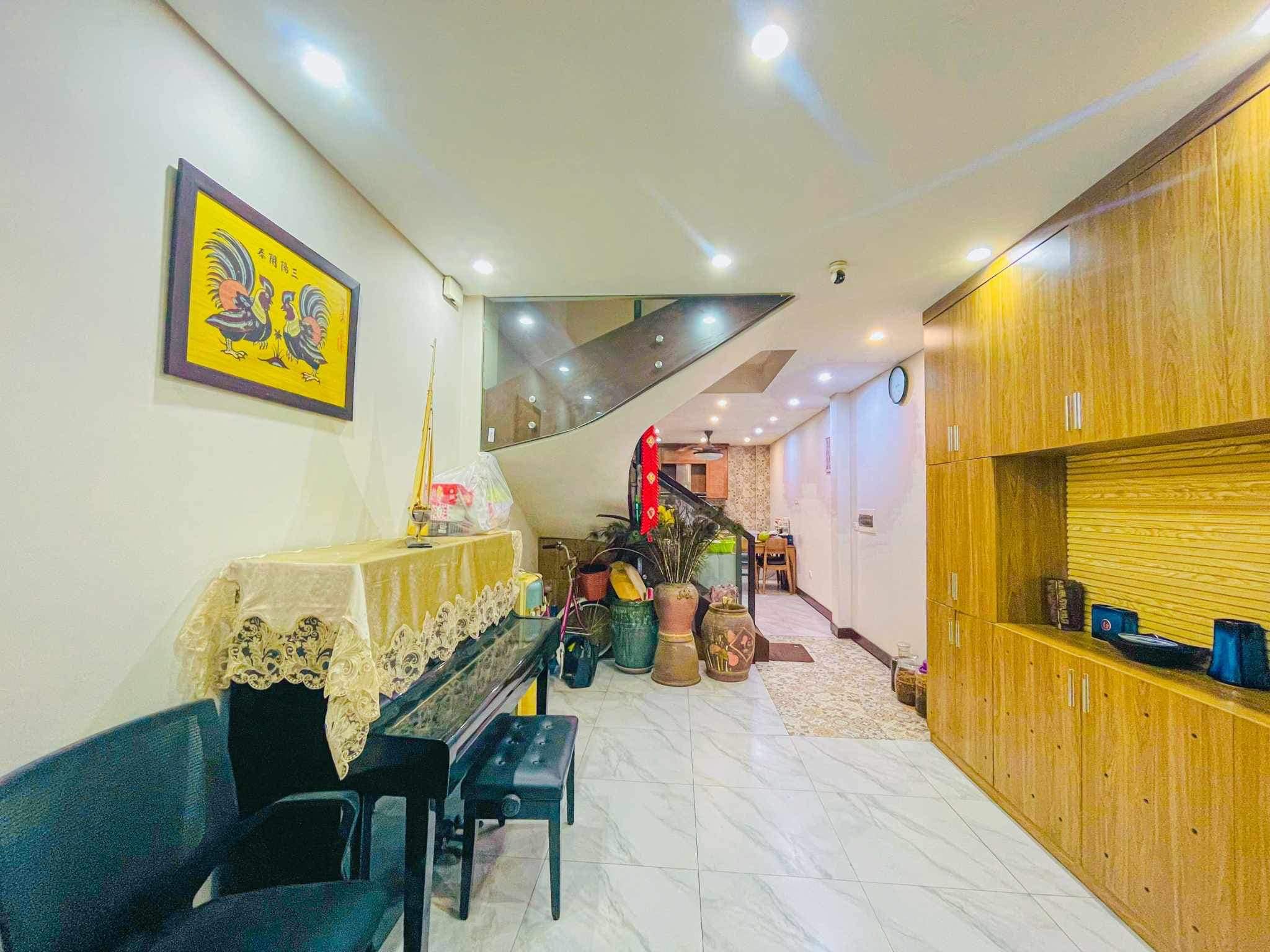 Bán nhà phố Nguyễn Đình Thi, Tây Hồ. Mặt ngõ thông, kinh doanh. DT 35m x 5 Tầng x 6.3 tỷ.