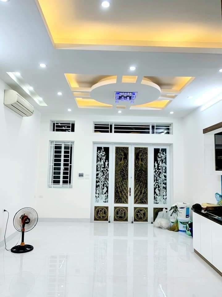 Bán nhà đẹp lô góc kinh doanh cực đỉnh phố Nguyễn Lân, nhà nằm trong khu dân trí cao tiện ích hoàn hảo