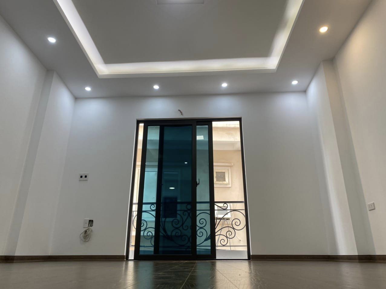 Bán nhà 75m2 phố Nghi Tàm, Tây Hồ Gara Ô tô 7 chỗ 8 phòng ngủ Dòng tiền ổn 9.3 Tỷ.