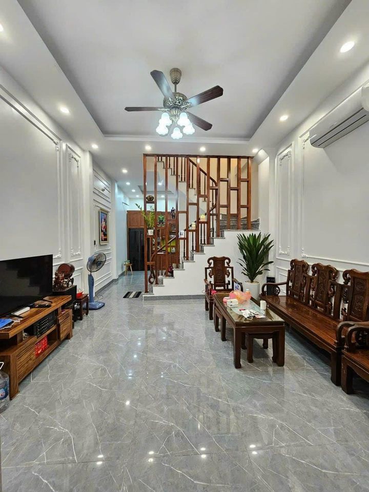 BÁN NHÀ TÔN ĐỨC THẮNG, NGÕ RỘNG, GẦN HỒ, 40M2 4 TẦNG, GIÁ 4.1 TỶ.