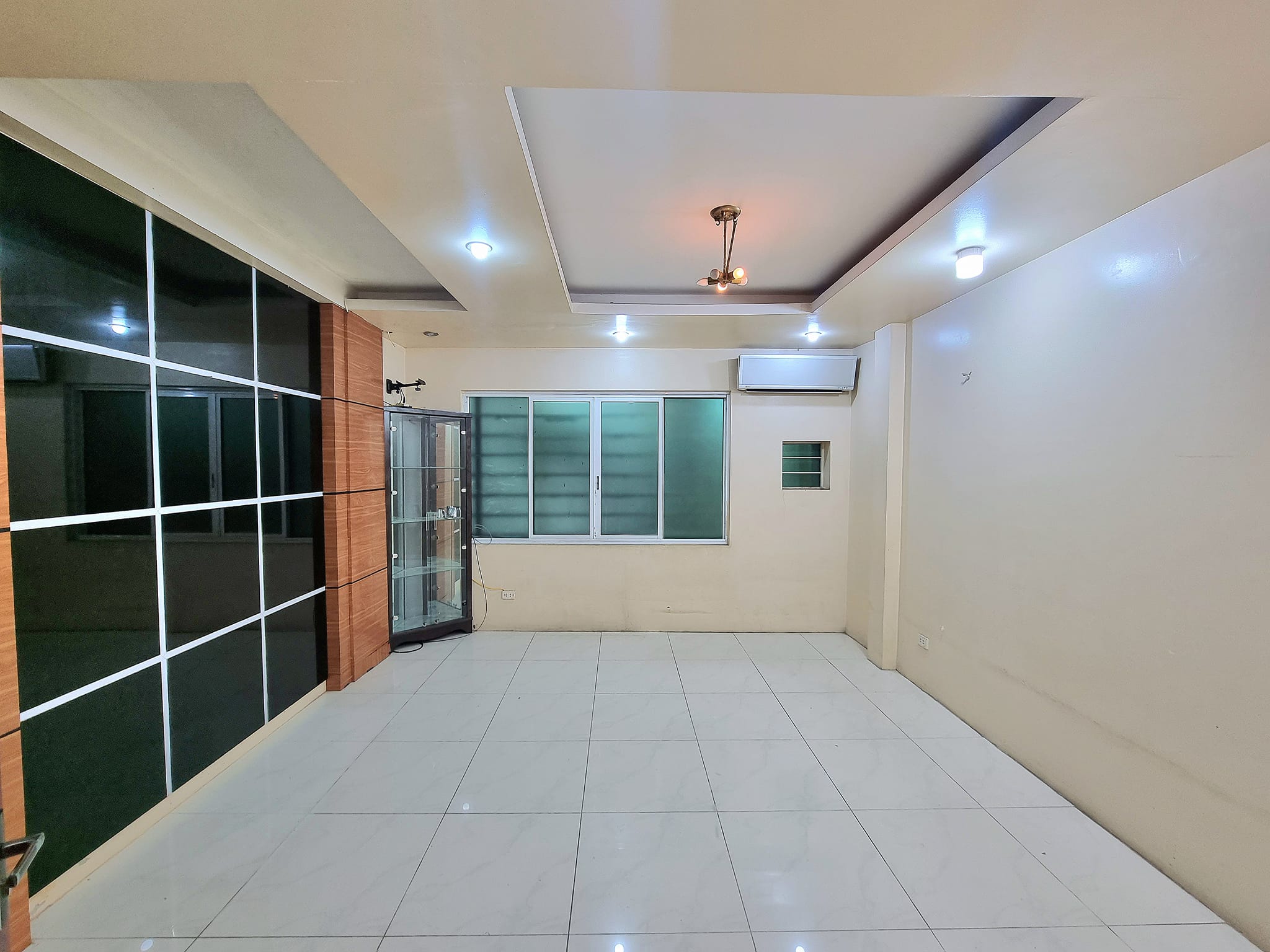 Bán nhà 5 tầng, MT 4m, ngõ xe ba gác, gần phố, 2 mặt thoáng, giá 1,85 tỷ TL.