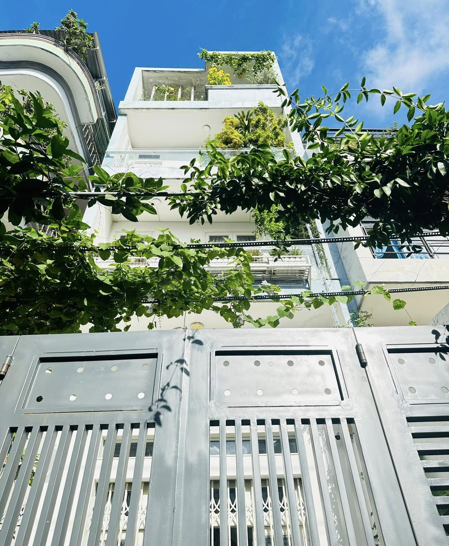 Bán nhà hẻm xe Phú Nhuận, 4 x14M x 5 Tầng mới đẹp, giá 10.5 tỷ.