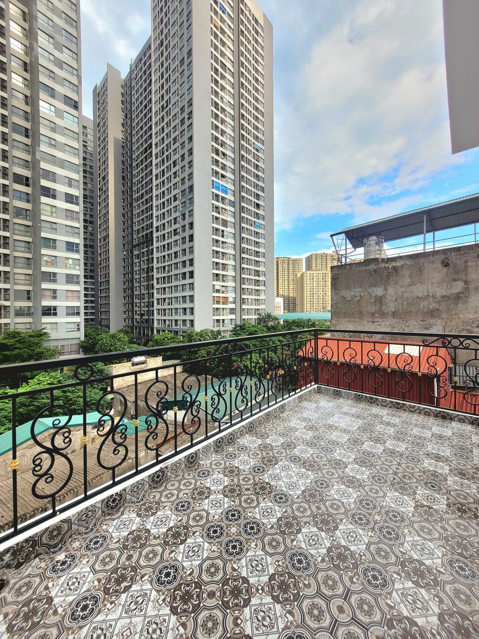 BÁN NHÀ MẶT NGÕ TAM TRINH, SÁT VÁCH HAI BÀ, 32M x 5T, LÔ GÓC, NGÕ RỘNG, GẦN PHỐ, GIÁ 3.95 TỶ.