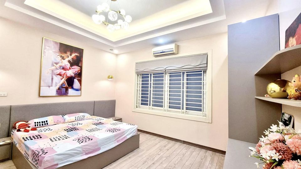 chủ tự xây trung tâm cầu giấy , sân để xe riêng , chủ xây kiên cố chắc chắn.