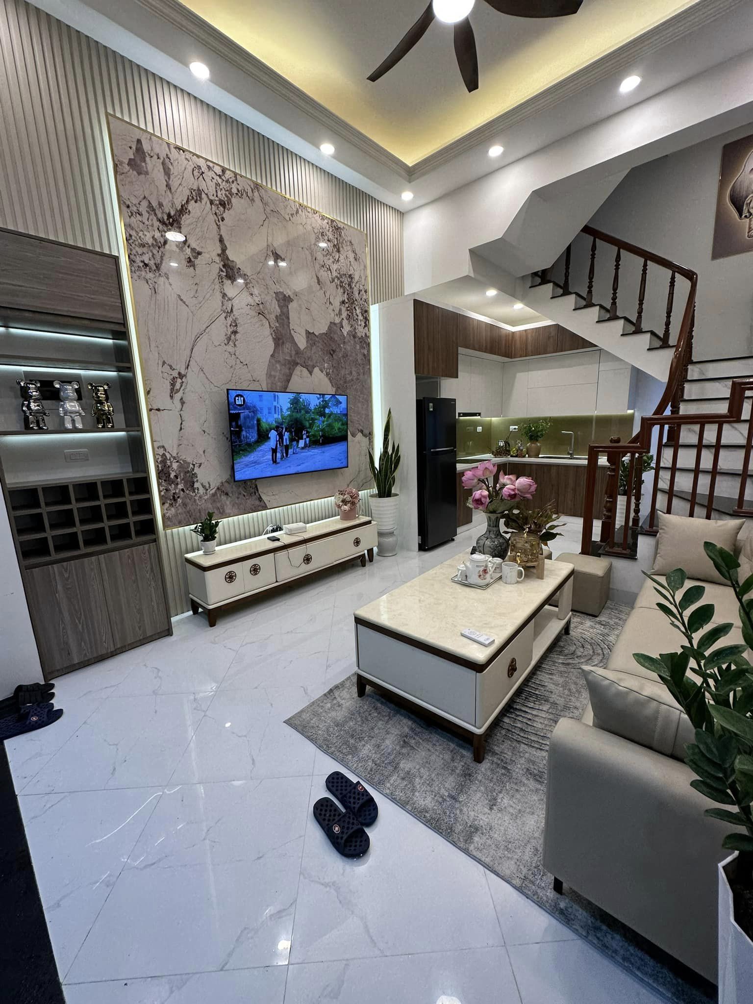 5.55 Tỷ Phương Mai ÔTÔ Đỗ Cửa 35M2 4 Tầng MT 4M – Full Nội Thất rất đẹp-gần hồ.