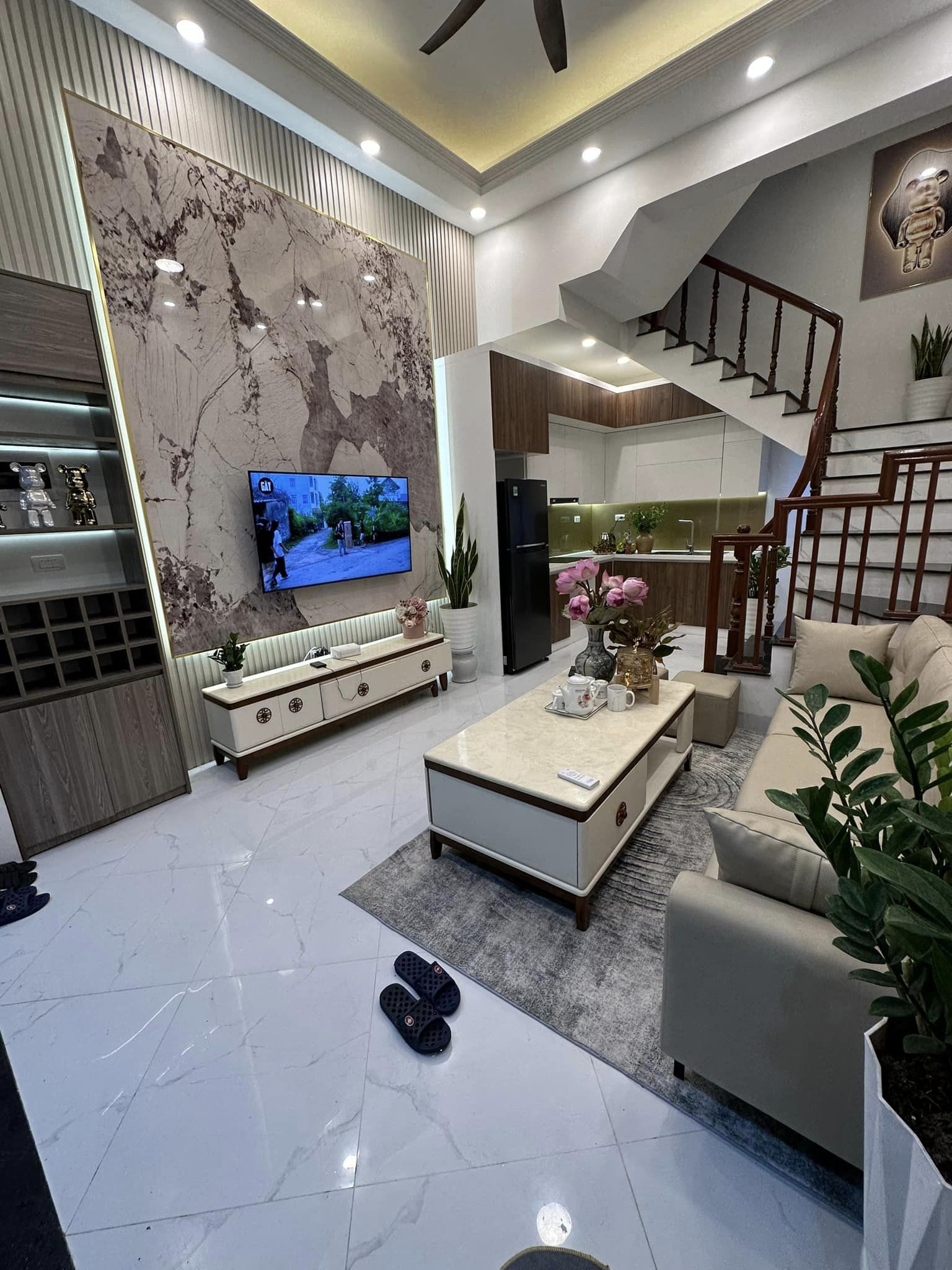 BÁN NHÀ PHƯƠNG MAI, PHÂN LÔ, Ô TÔ, TẶNG NỘI THẤT, 35M2 4T MT4M, GIÁ 5.5 TỶ.