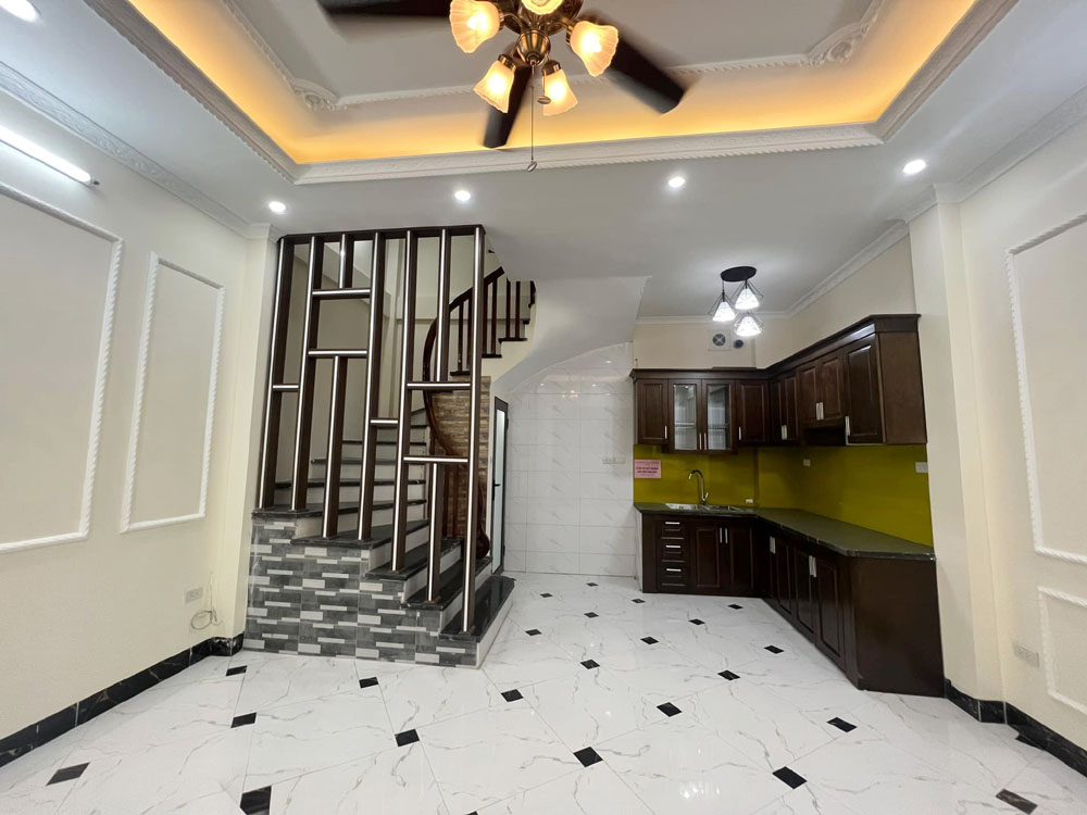 Hơn 3 tỷ, 33M! Nhà đẹp Ngọc Lâm, Long Biên, ngõ nông xe máy tránh ba gác..