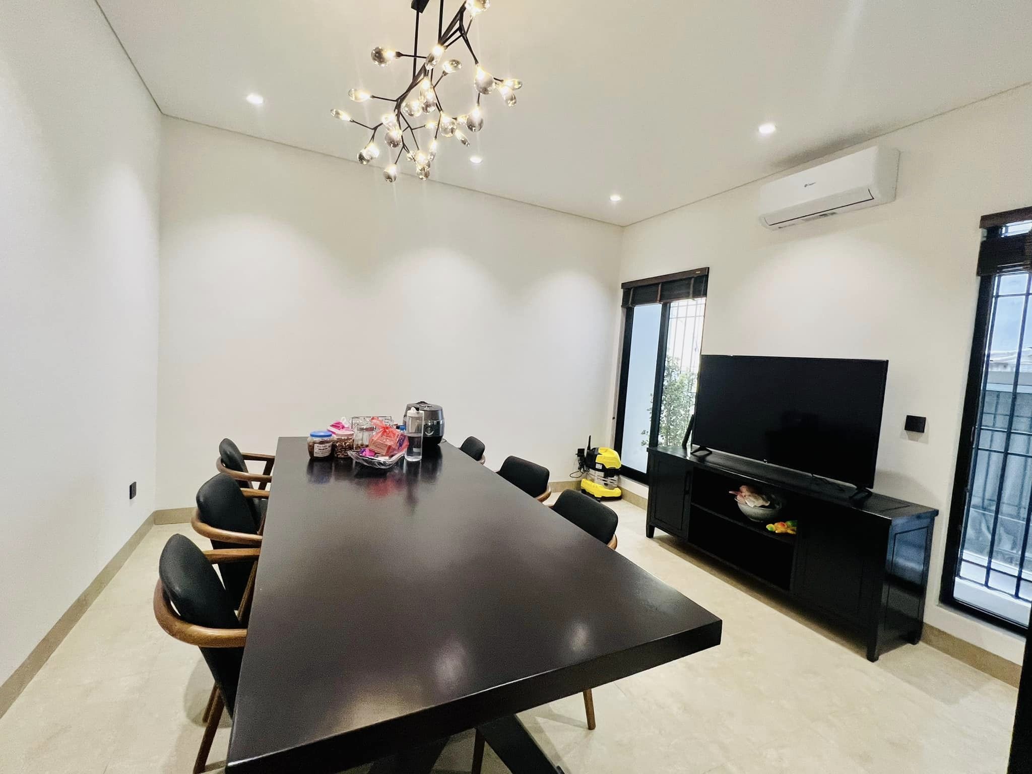 Bán nhà 72m2 phố Nghi Tàm, Tây Hồ Gara Ô tô 7 chỗ 8 phòng ngủ Dòng tiền ổn 9.3 Tỷ.