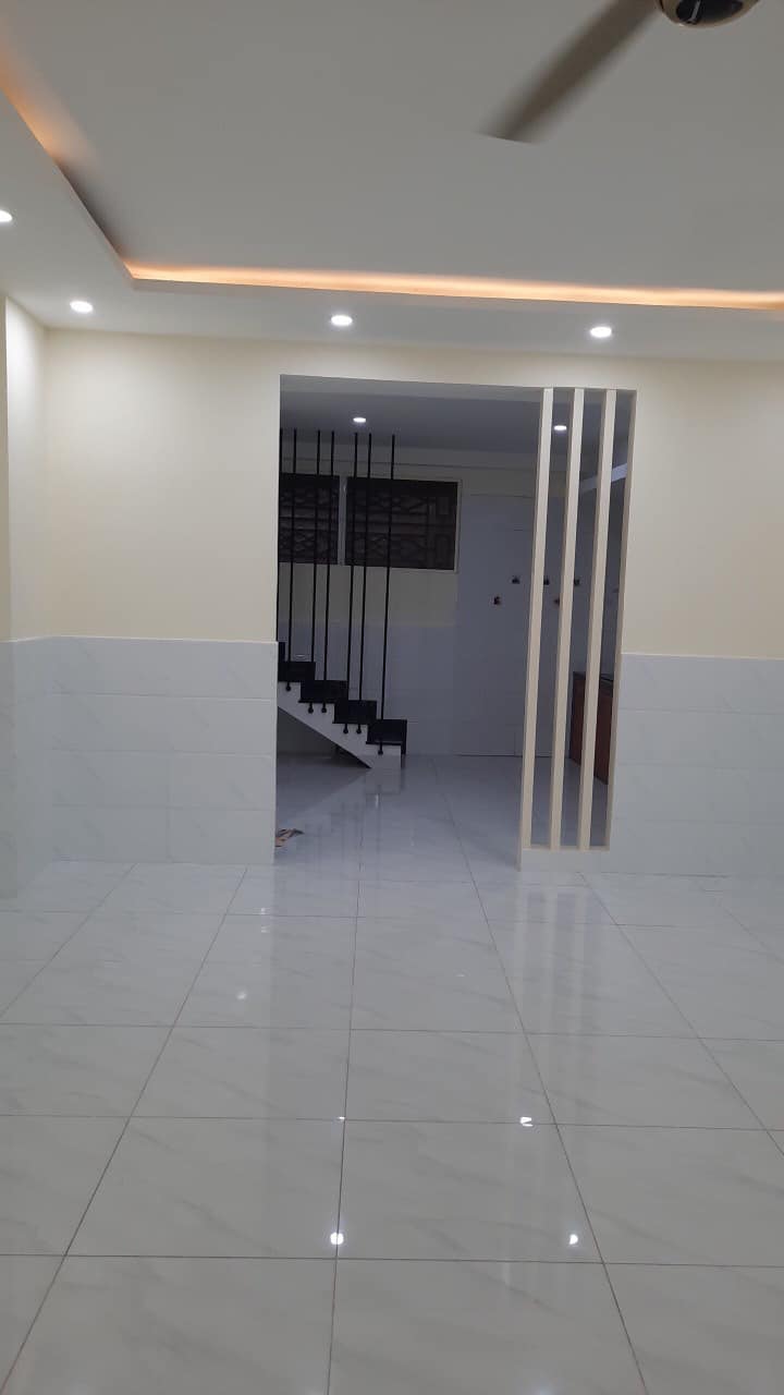 Bán nhà 3 tầng, HXH thông, sổ A4, Trần Quang Diệu, Q3, TN 18 tr/th, 3PN, 3WC, 68m2, 8.5 tỷ