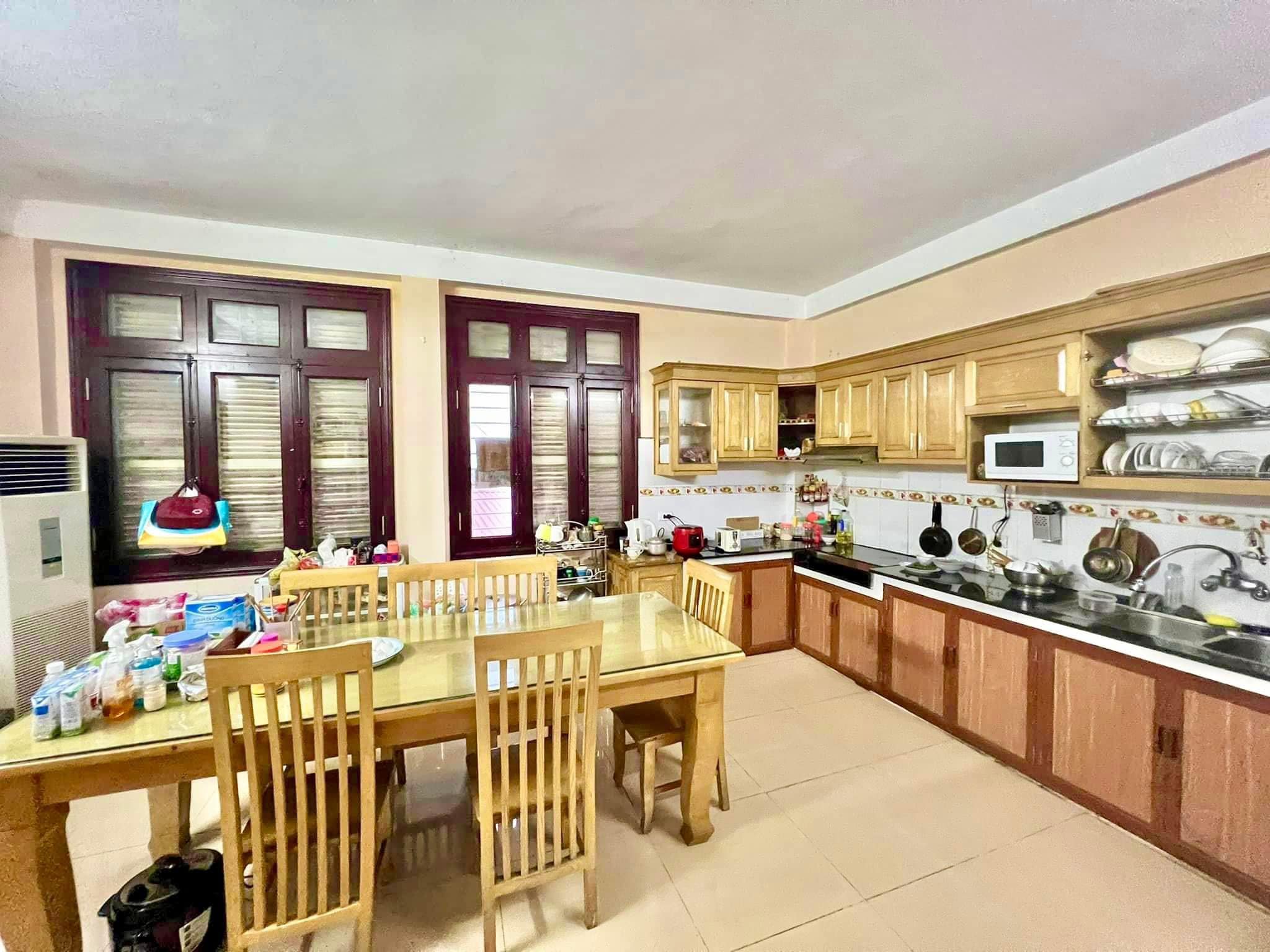 PHÂN LÔ Ô TÔ VÀO NHÀ ,NGUYỄN KHANG NHÀ 6 TẦNG , CÓ THANG MÁY.