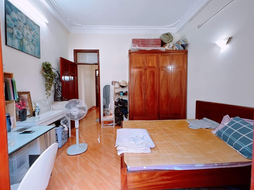 Bán nhà 4 tầng ngõ 89 Lạc Long Quân , gần phố, ngõ nông, ba gác giá 4.5 tỷ.