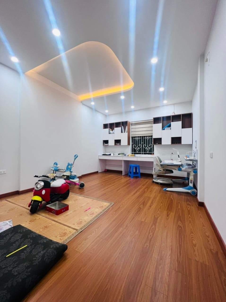 Bán nhà Lê Hữu Trác, Hà Đông, 54 m2, 4 tầng, 3,8 m tiền, giá 6,8 tỷ sát Phùng Hưng, cạnh viên 103, dan trí cao, an ninh.