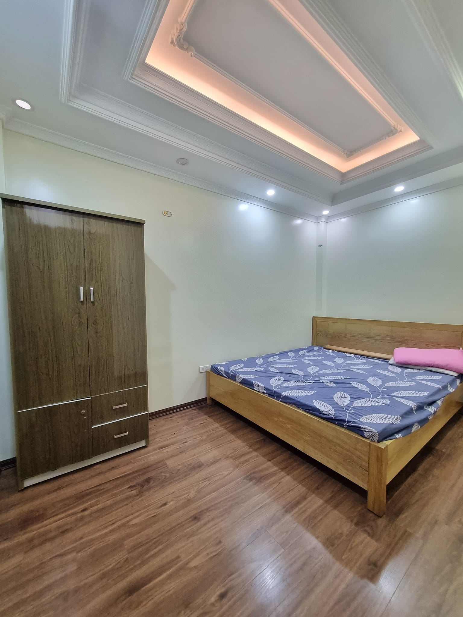 Bán nhà Mặt phố Nghi Tàm, Tây Hồ 4 làn Ô tô Vỉa hè rộng Kinh doanh vô đối 3.9 Tỷ.