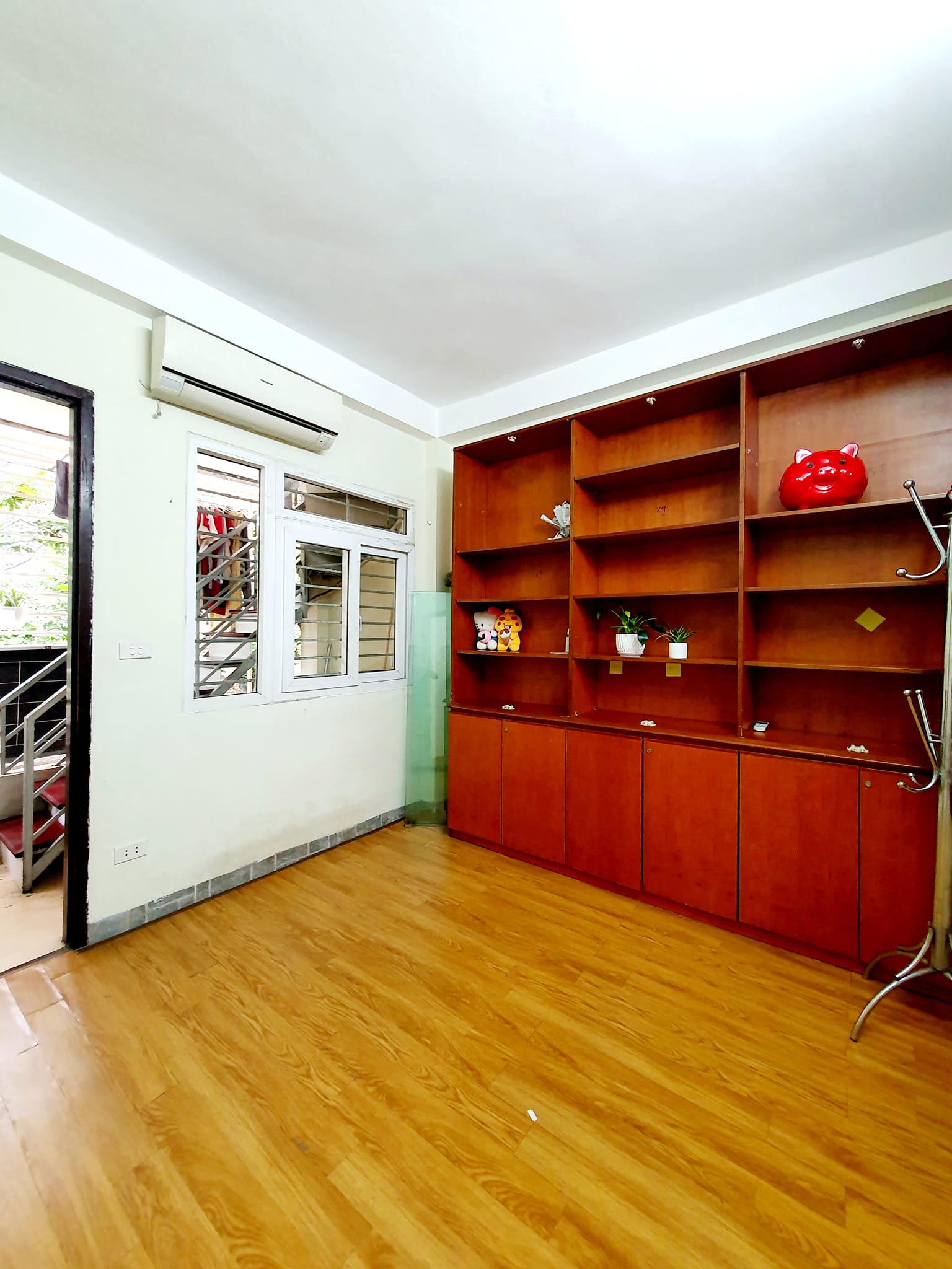 Bán nhà 81m2 phố Nguyễn Văn Cừ, Long Biên Gara 2 Ô tô đua Vỉa hè 3m Kinh doanh siêu đỉnh Giá 4.9 Tỷ