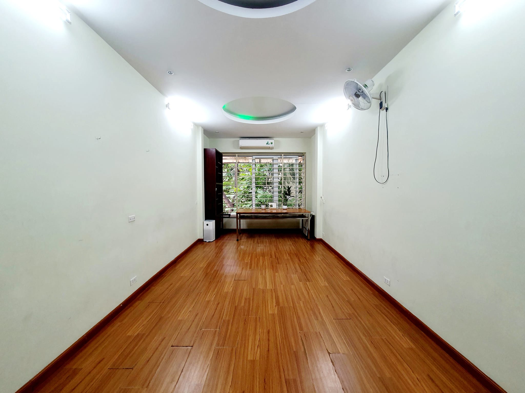 Bán nhà 81m2 phố Nguyễn Văn Cừ, Long Biên Gara Ô tô 7 chỗ Vỉa hè Kinh doanh đỉnh cao Giá 4.6 Tỷ.