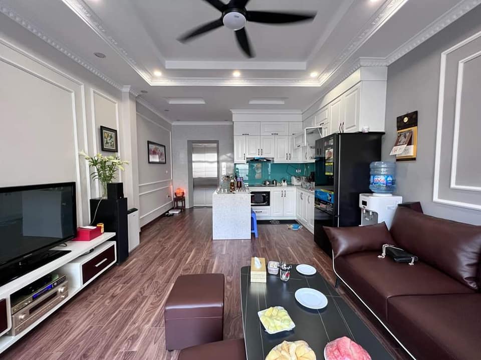 NHÀ ĐẸP CHẮC CHẮN ,DIỆN TÍCH RỘNG ,THOÁNG SÁNG ,NGÕ THÔNG.