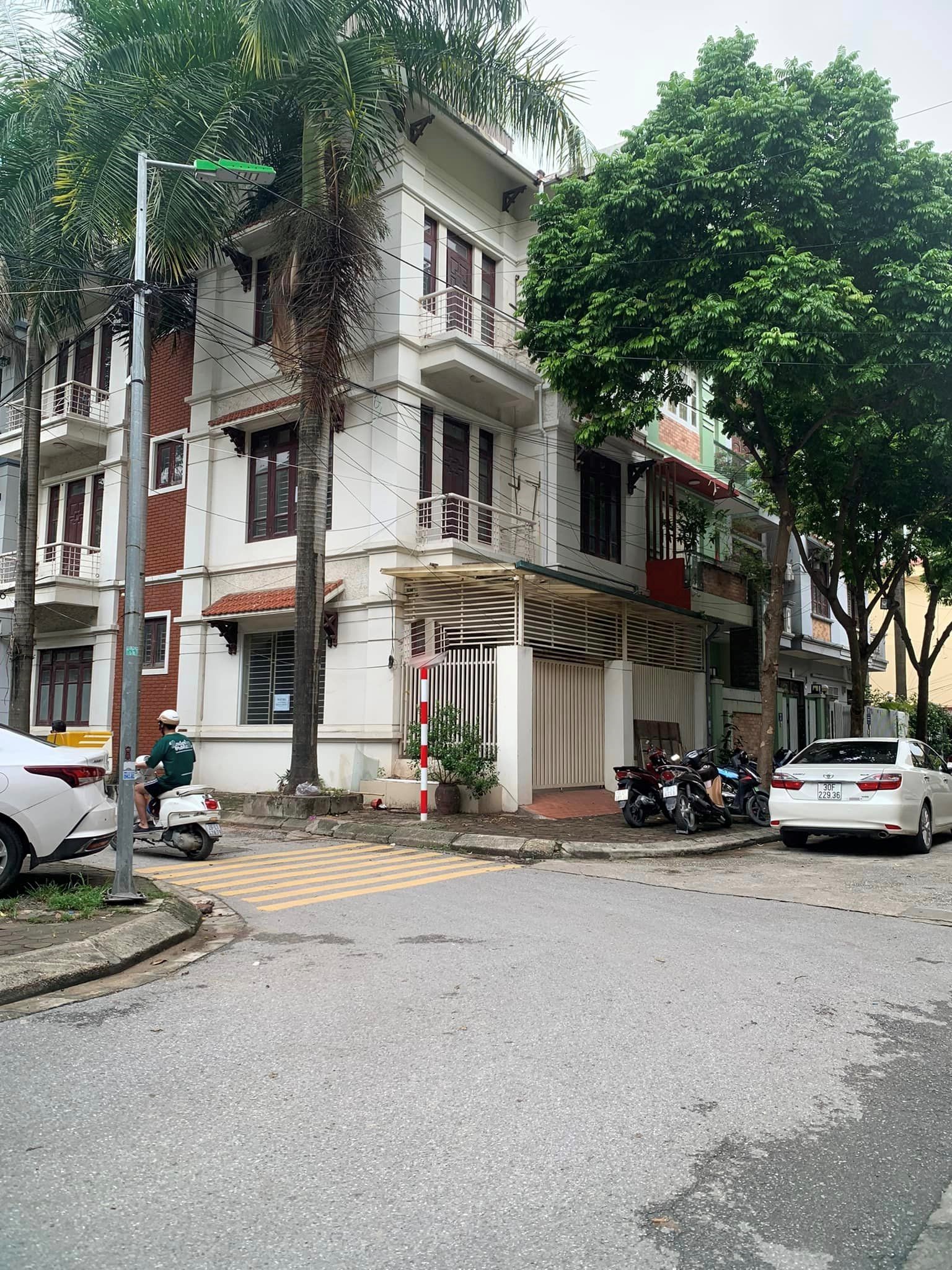 12.5 Tỷ Mặt Phố Vĩnh Phúc Lô Góc Mặt Tiền 14M-40M2 3 Tầng Vỉa hè Ô TÔ Tránh Đỗ