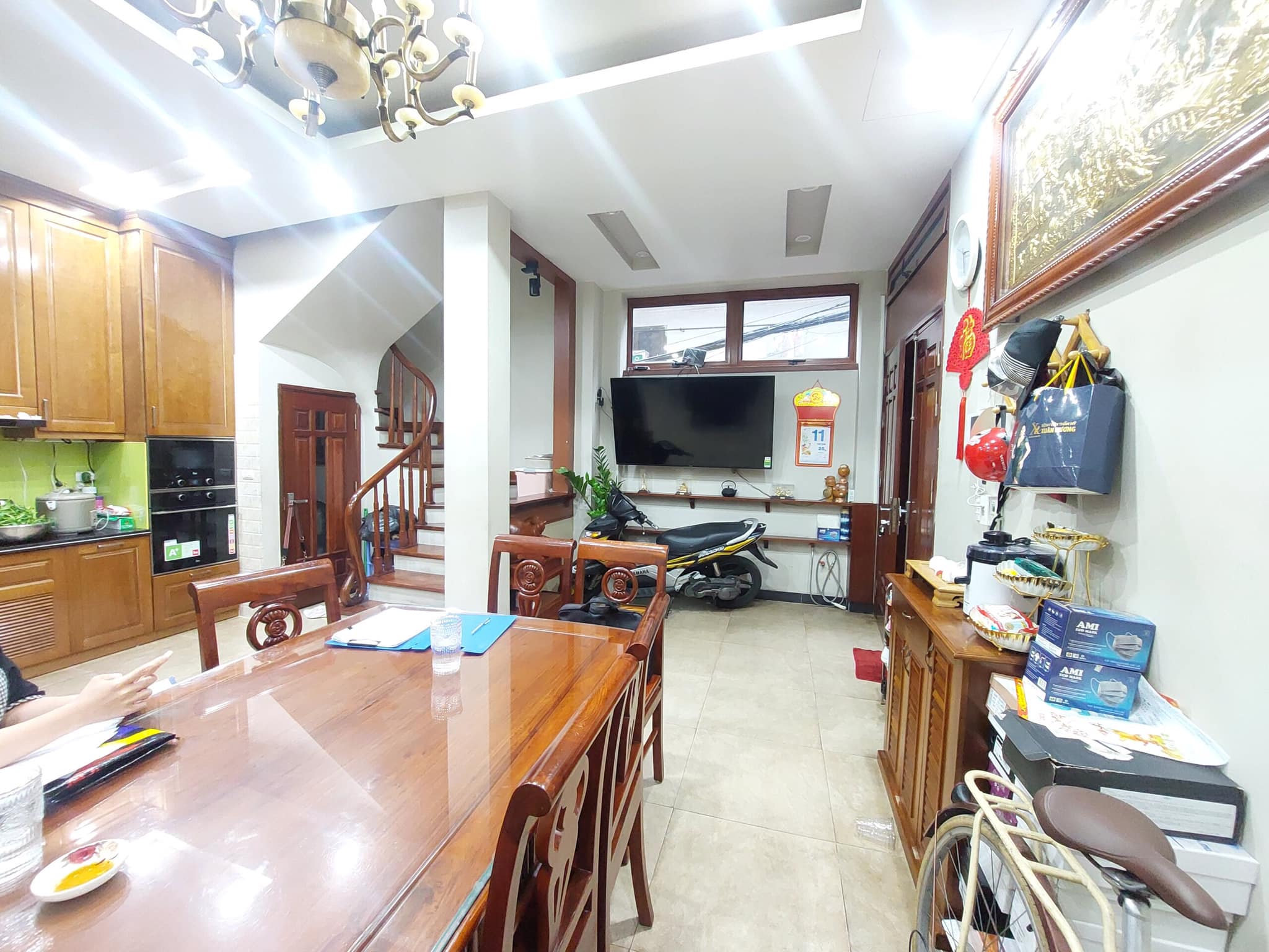 BÁN NHÀ MẶT NGÕ-GẦN PHỐ-LÔ GÓC-NỘI THẤT ĐẸP-LÒ ĐÚC QUẬN HAI BÀ-38M 7xTỶ