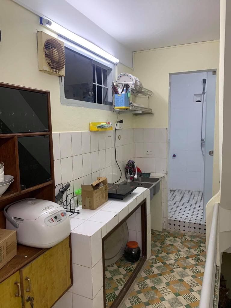 nhà phố Hàng Than sử dụng 60m xây 3 tầng Mt: 4m giá 2.5 tỷ nhà kinh doanh mặt phố.