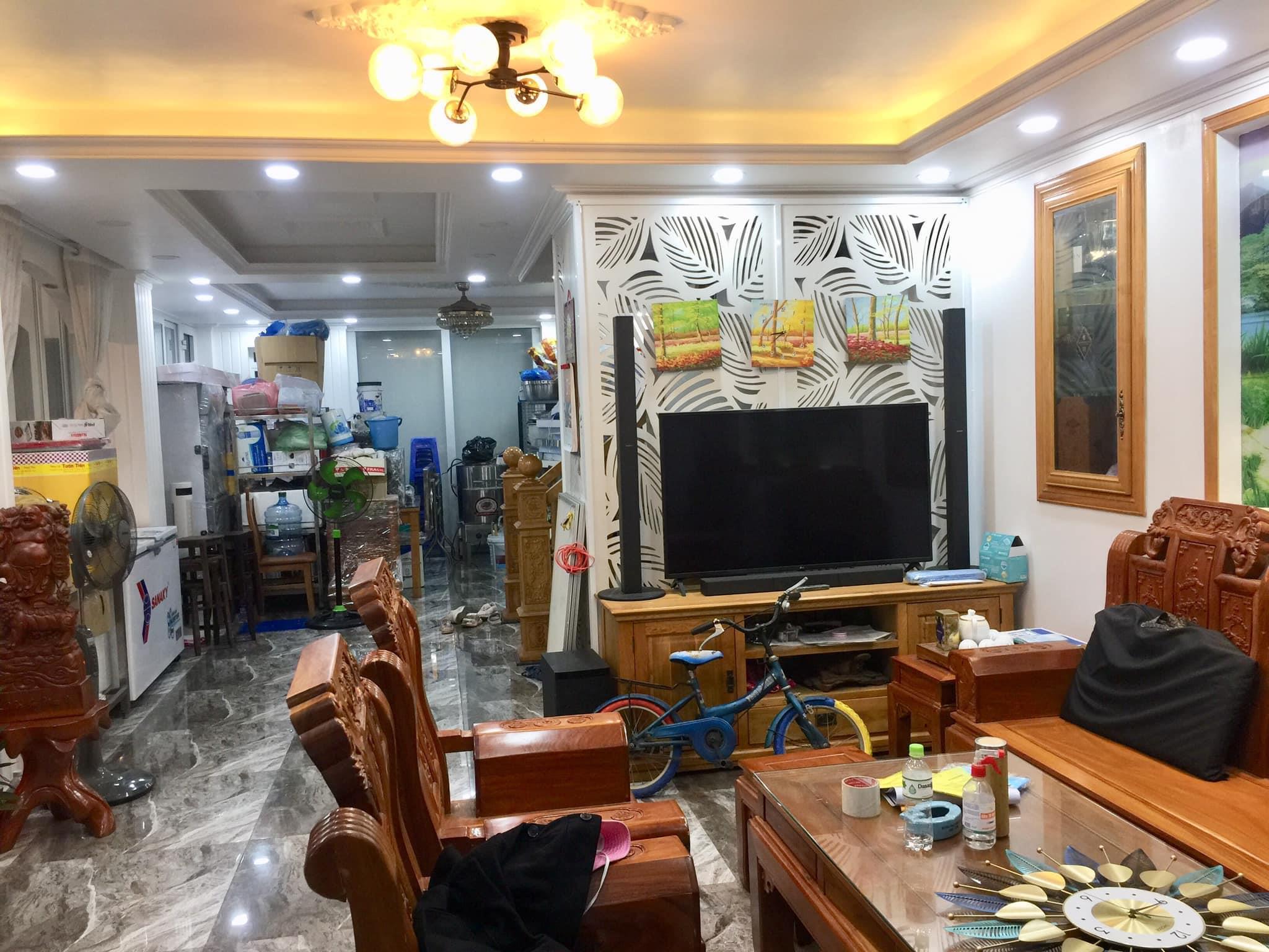 Bán Gấp Biệt Thự 2 Mặt Tiền Khu Vip, Gần Giga Mall Phạm Văn Đồng, DT 10x25m, 3T, Chính Chủ SHR Giá Nhỉnh 15 Tỷ.