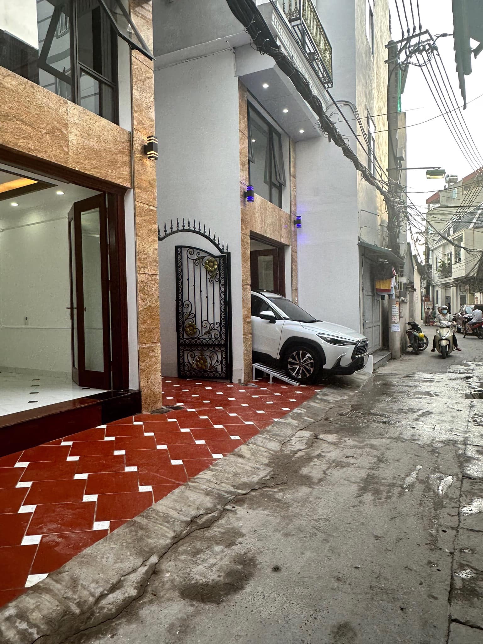 Bán nhà 5 tầng Cổ Nhuế - Phân lô- ô tô vào, tháng máy, kinh doanh, giá 6.65 tỷ..