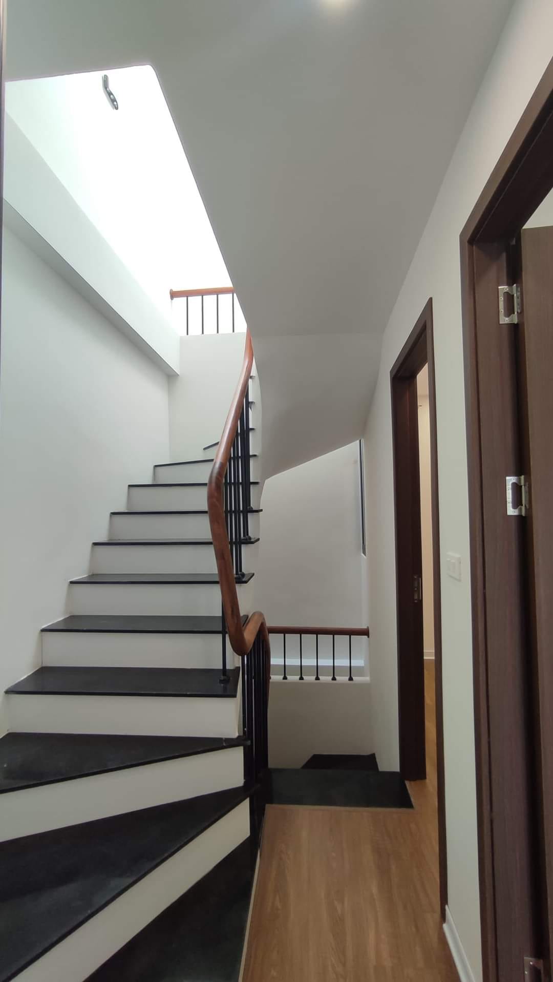 Bán nhà Tổ 7, Đa Sỹ, Hà Đông, 30 m2, 5 tầng, 5.1 m mặt tiền, giá 3.4 tỷ.