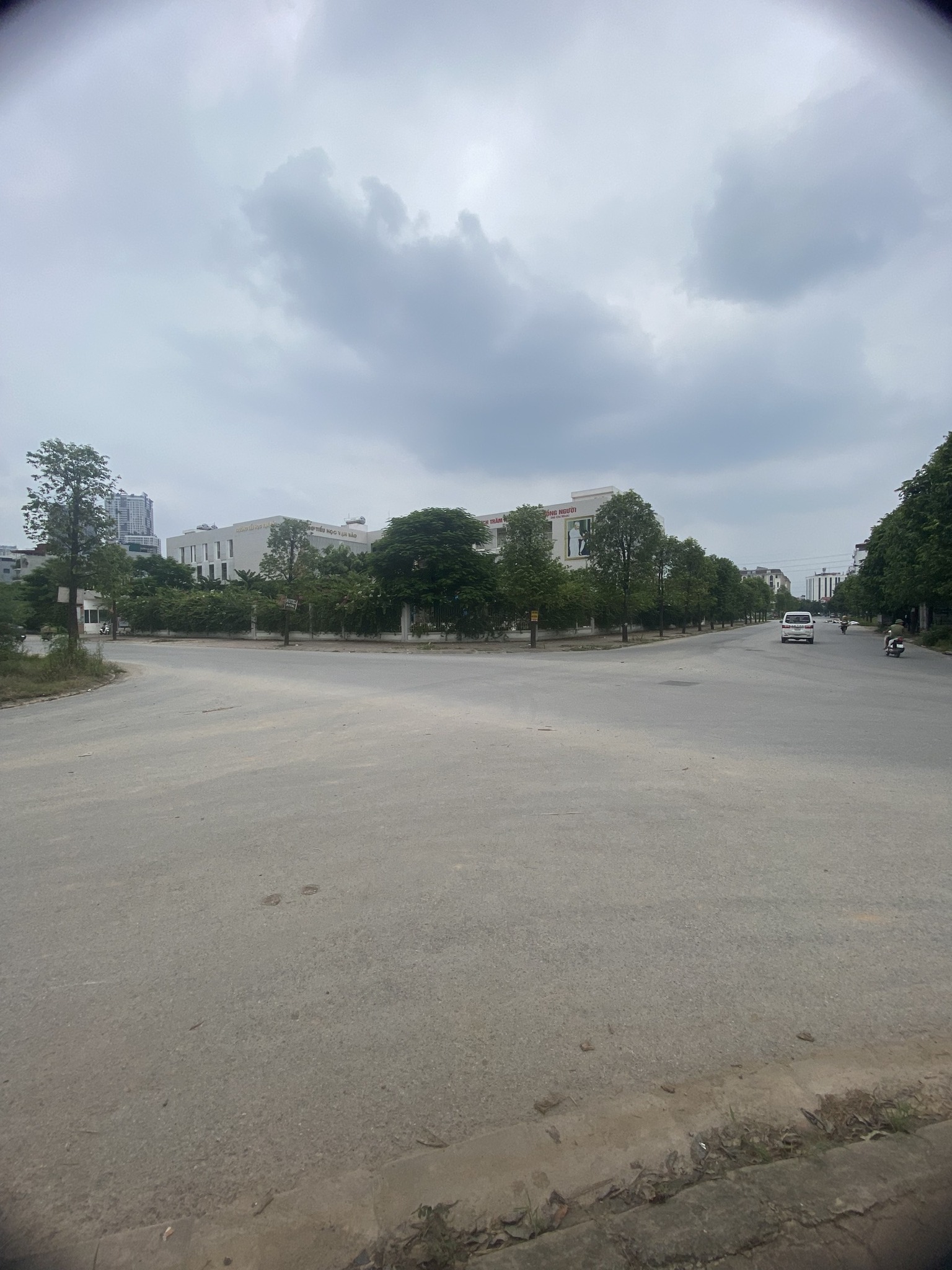 Cần bán nhanh mảnh đất dịch vụ Vạn Phúc - Hà Đông vỉa hè 2 ô tô đỗ, kinh doanh sầm uất.