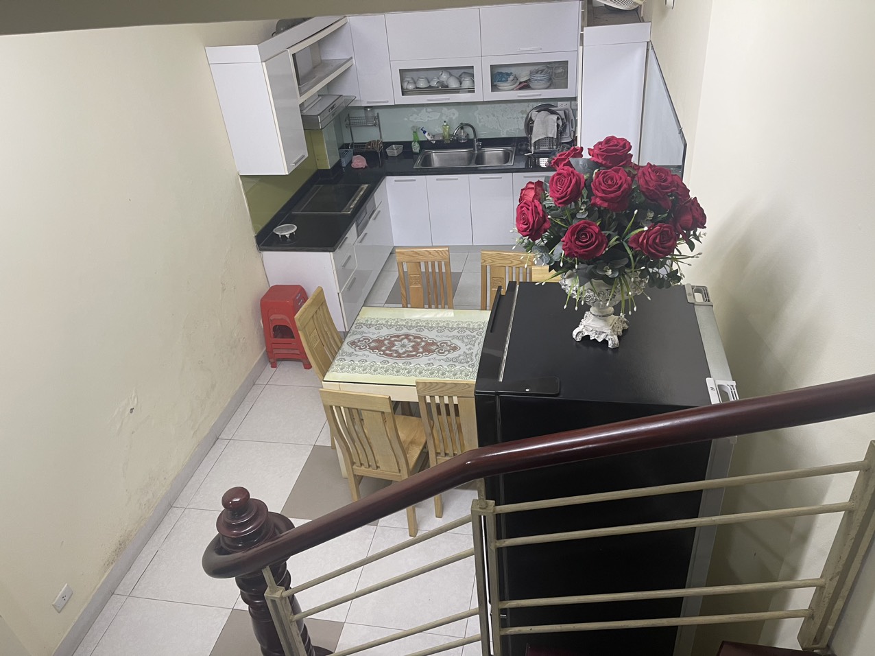 Ngõ Hoàng Hoa Thám Dt: 69m MT: 4.8m cách ôto 30m