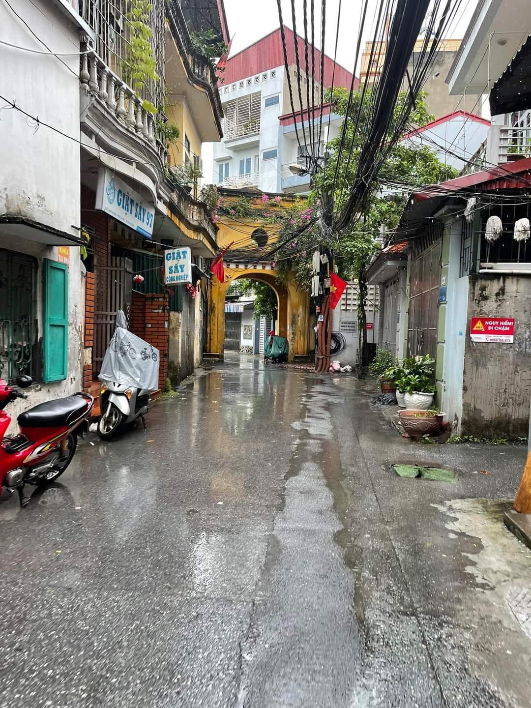 Bán nhà Yên Phúc, Hà Đông, 39 m2, 3 tầng, 4 mặt tiền, giá nhỉnh hơn 4 tỷ.