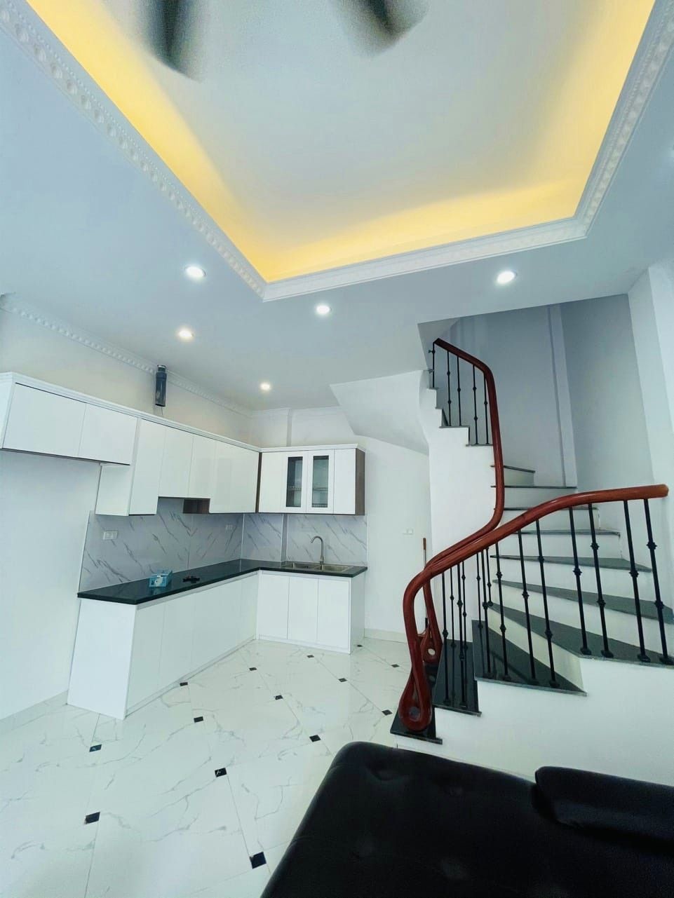 Bán nhà 62m2 phố Âu Cơ, Tây Hồ Thang máy Nhập Doanh thu 800 triệu/năm Giá 8.3 Tỷ.