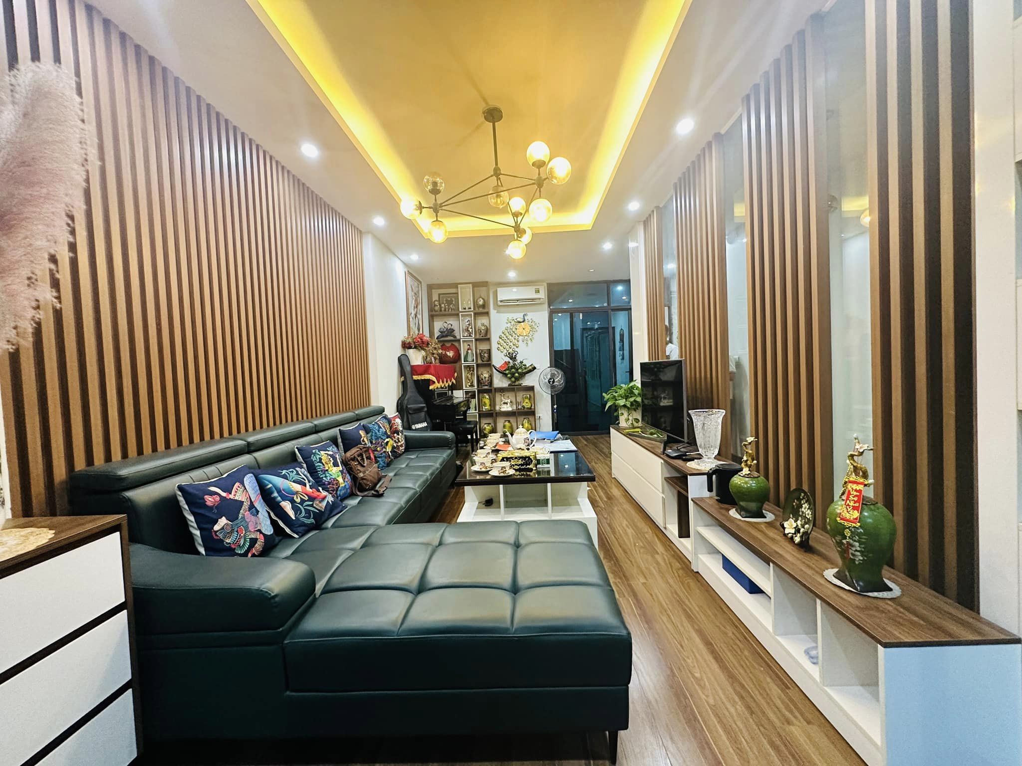 BÁN NHÀ ĐỘI CẤN, BA ĐÌNH, SÁT PHỐ, NGÕ 3M, 80M2 MT4.5M, GIÁ 8.5 TỶ.