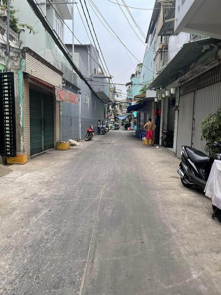 BÁN NHÀ CŨ TIỆN XÂY MỚI - CÁCH MT HUỲNH TẤN PHÁT CHỈ 20m - QUẬN 7 - GIÁ CHỈ 5,3TỶ - KỀ PHÚ MỸ HƯNG.