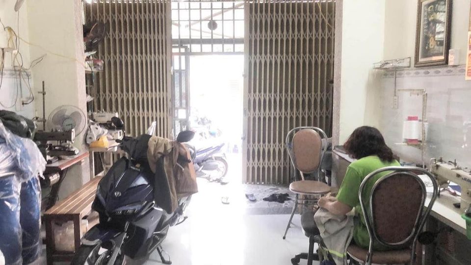 BÁN NHÀ TRUNG TÂM QUẬN 7 NGANG 4m GIÁ CHỈ 4TỶ LÊ VĂN LƯƠNG - 3 TẦNG.