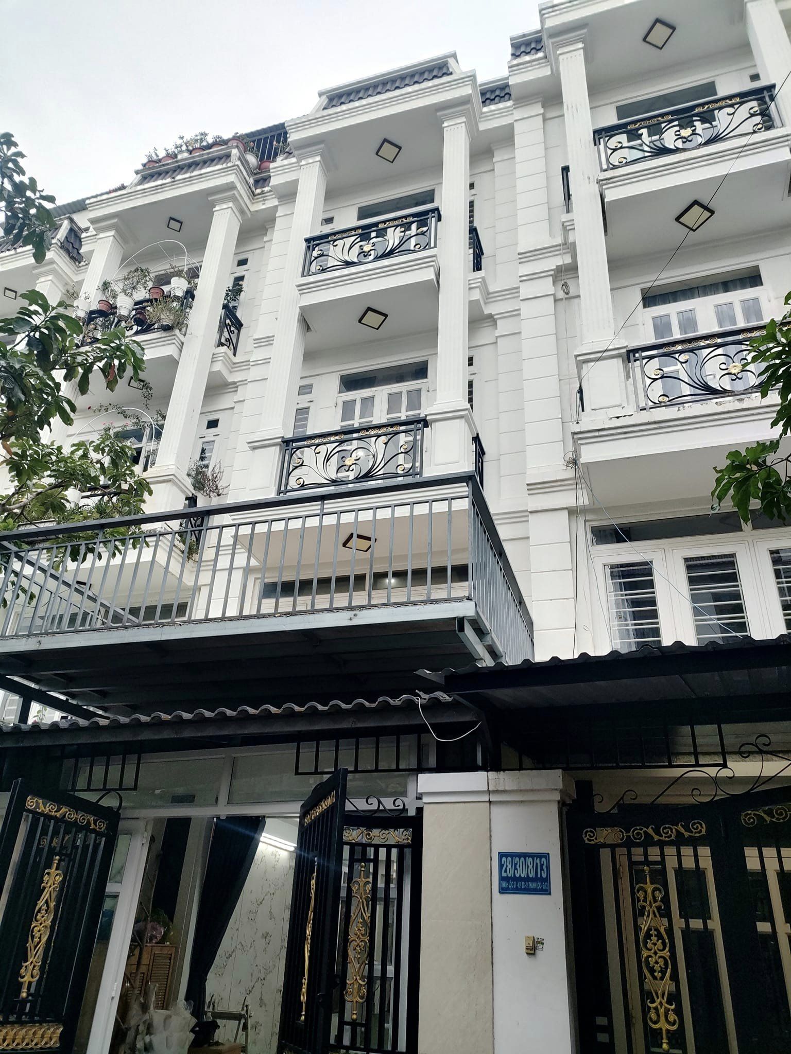 Nhà xe hơi ngủ trong nhà đường rộng khu đồng bộ cực đẹp, 4pn.