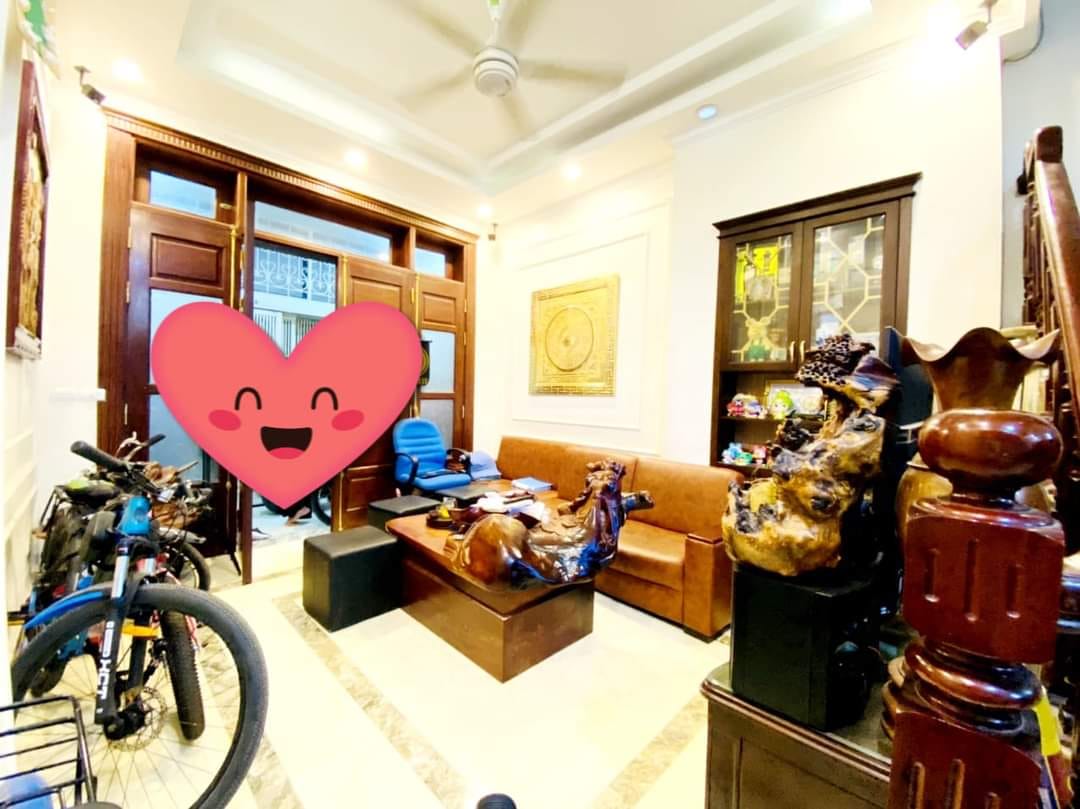 Bán nhà gần hồ Văn Chương, ngõ nông, rộng, gần ô tô, nhà đẹp 40m, 4PN, 4.1 tỷ.