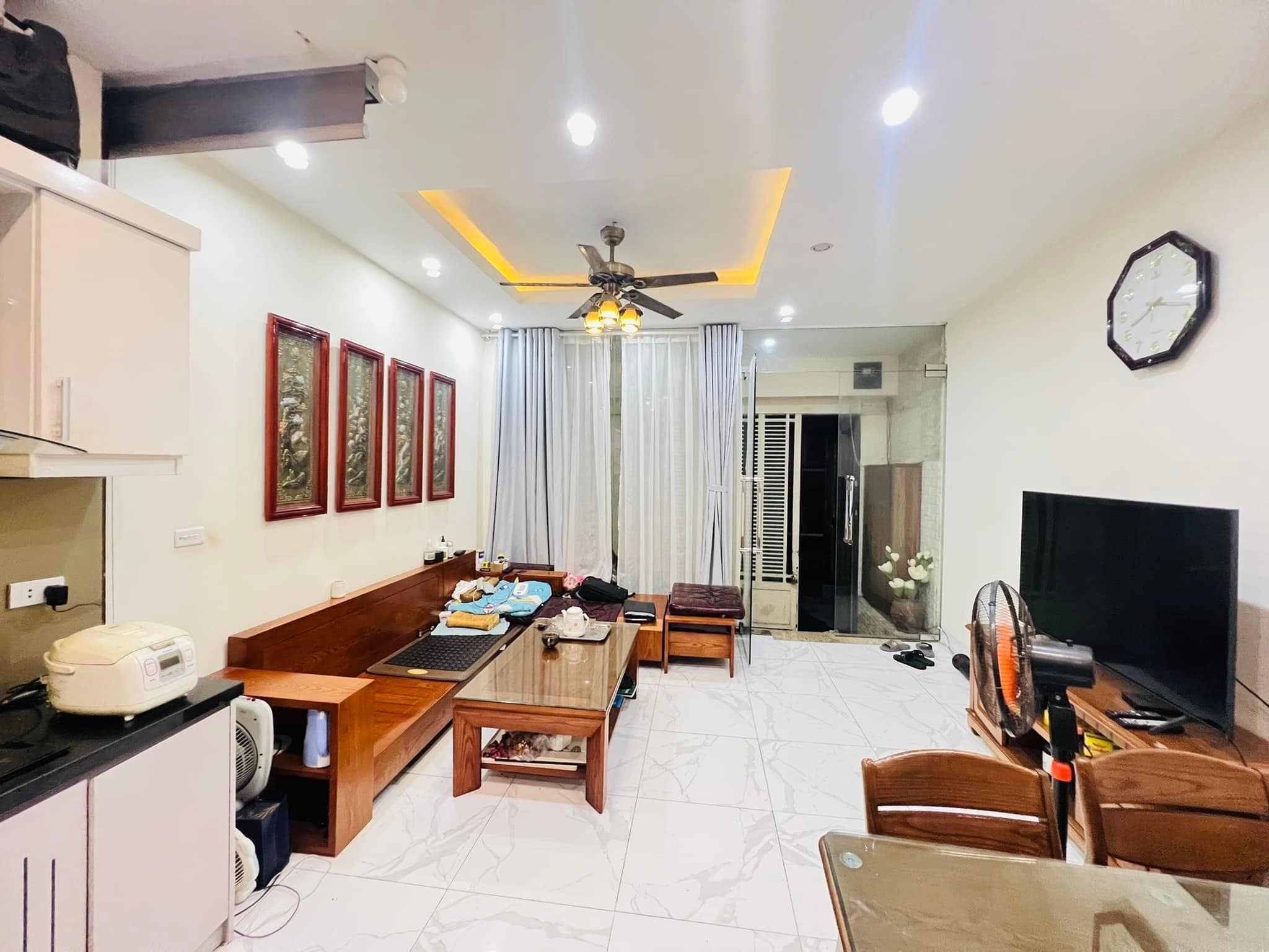 Phố Nguyễn Ngọc Vũ, Cầu Giấy. Nhà đẹp - Ở Luôn. DT 33m x 5 Tầng x Giá 3.9 tỷ.